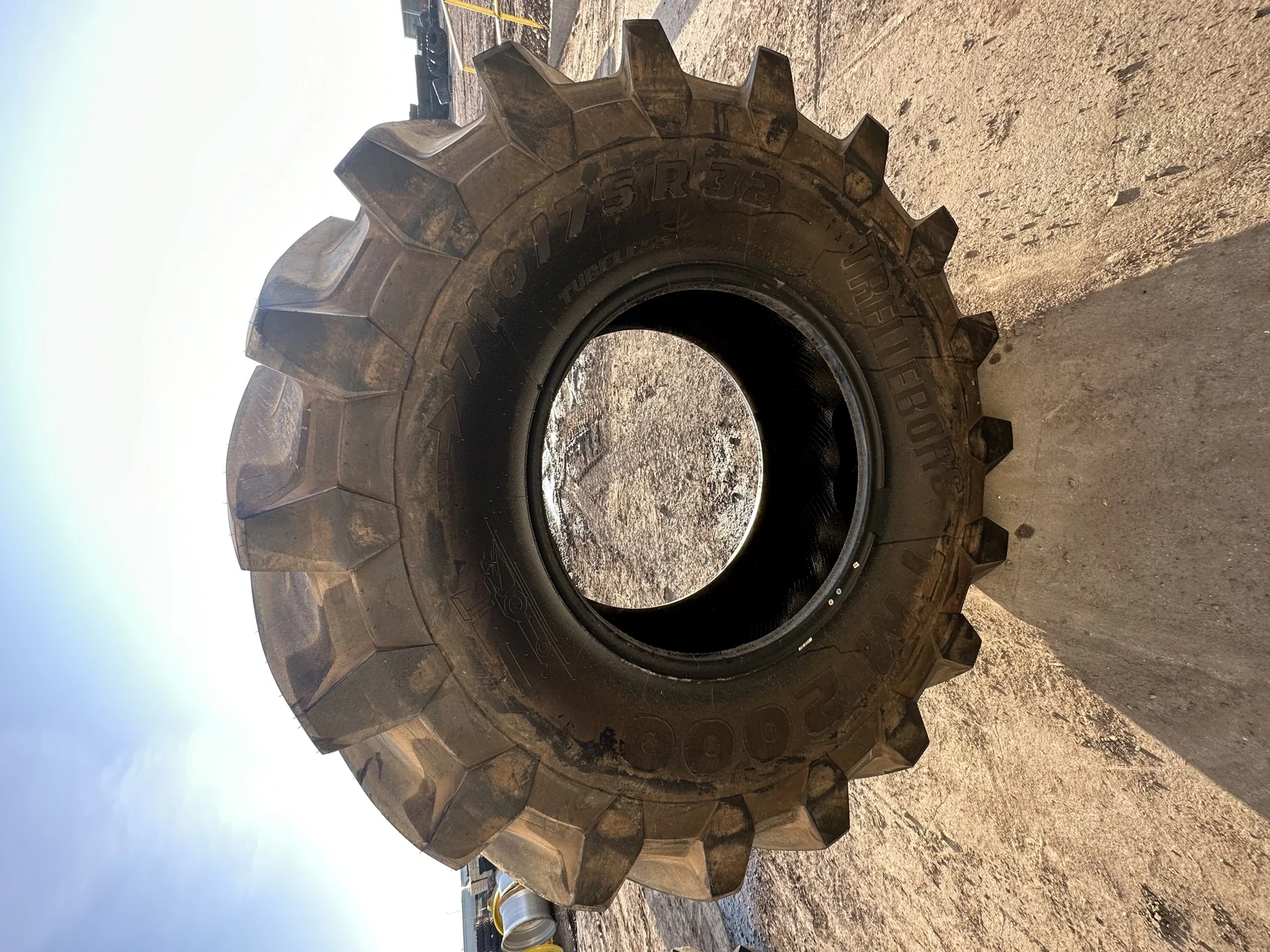 Take-Off 710/75R32 Trelleborg TM2000 R-1W 177A8 TL - Excellent Condition Lug Cuts image 2