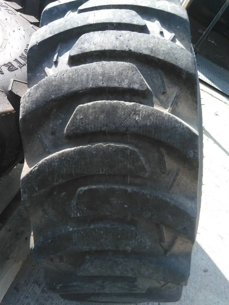 Used 43x16.00-20 4PLY Galaxy The Marathoner TL R-4 80-85% (Cuts in the lugs) (DOT 2714) image 5
