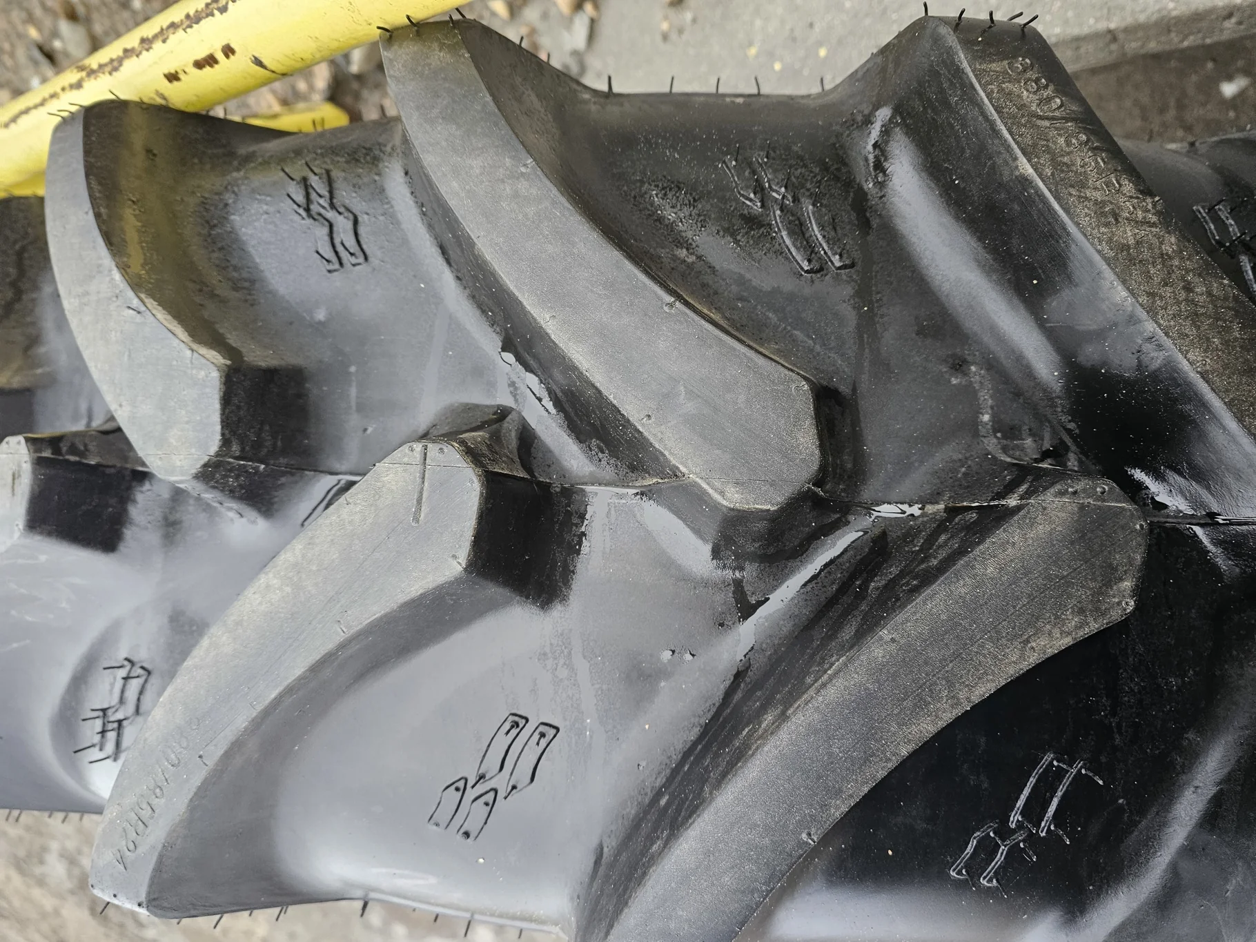 Take-Off 380/85R24 Alliance Farm Pro 2 131A8/131B R-1W TL - Excellent Condition (Lug stubble) image 3