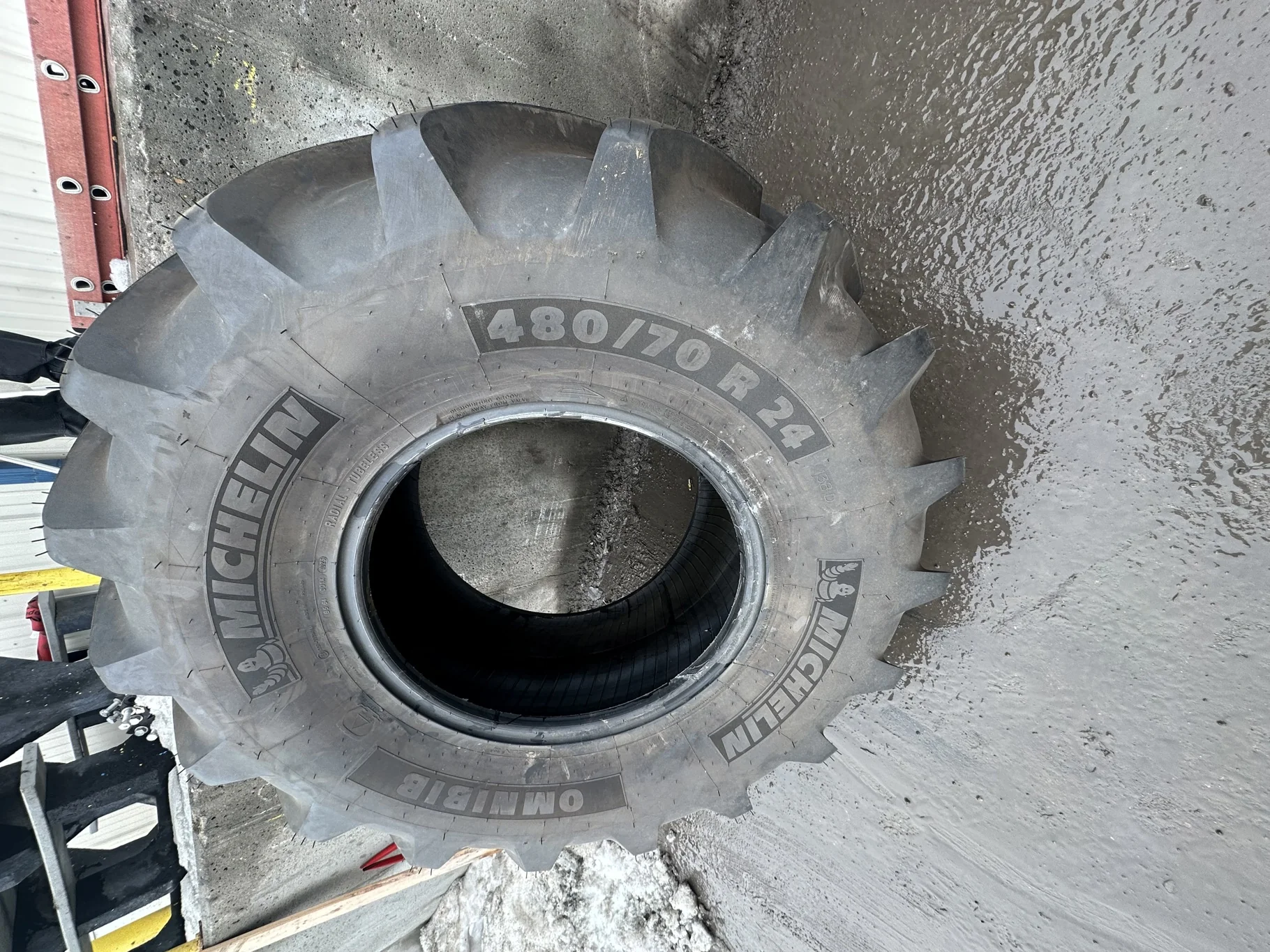 Take-Off 480/70R24 Michelin OmniBib 138D TL    (Road Wear) Lug Stubble)   ***Built or Custom, Non-Re