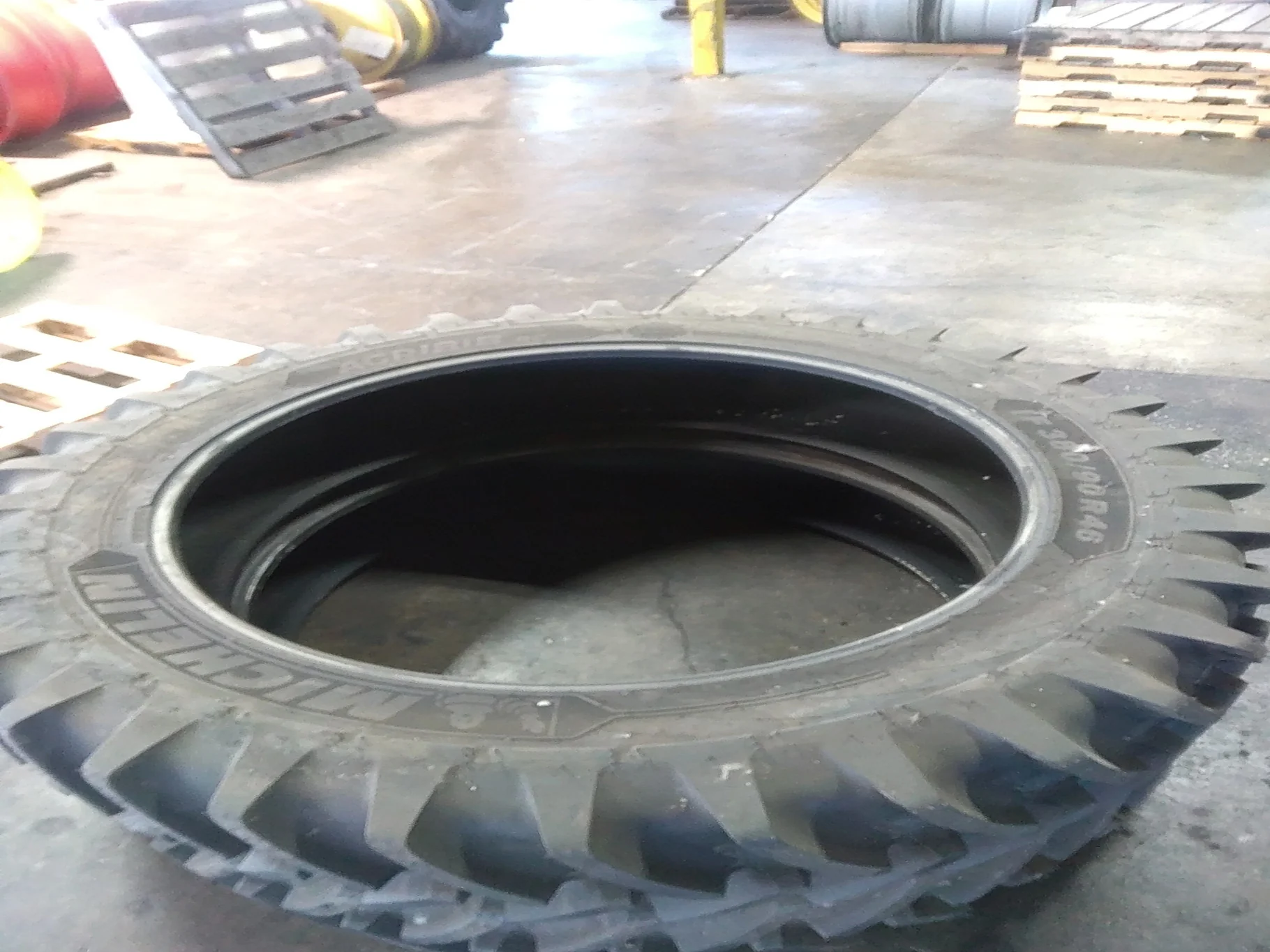Take-Off IF380/90R46 165B Michelin AgriBib Row Crop TL 95-100%