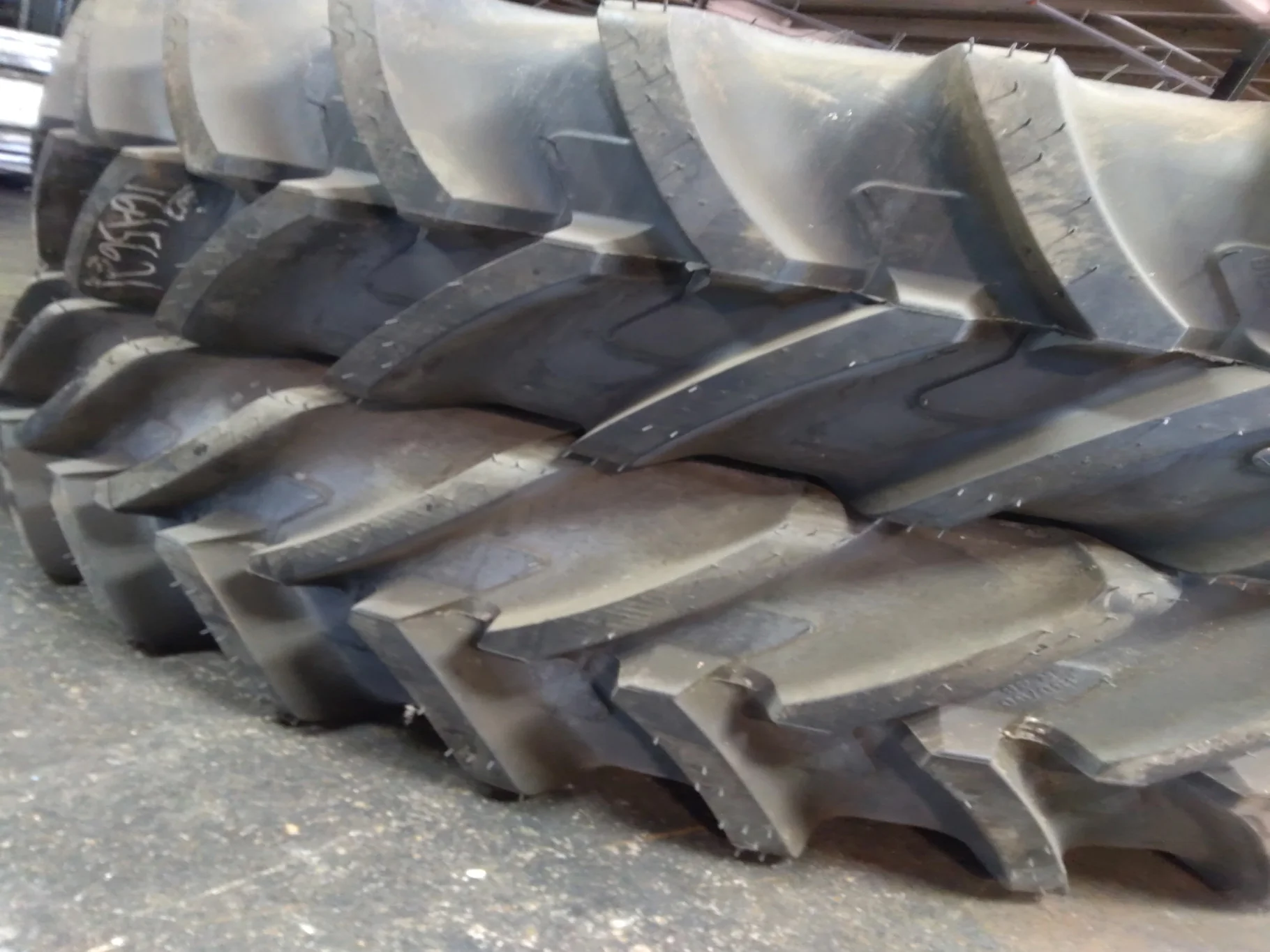 Take-Off IF380/90R46 165B Michelin AgriBib Row Crop TL 95-100% image 3