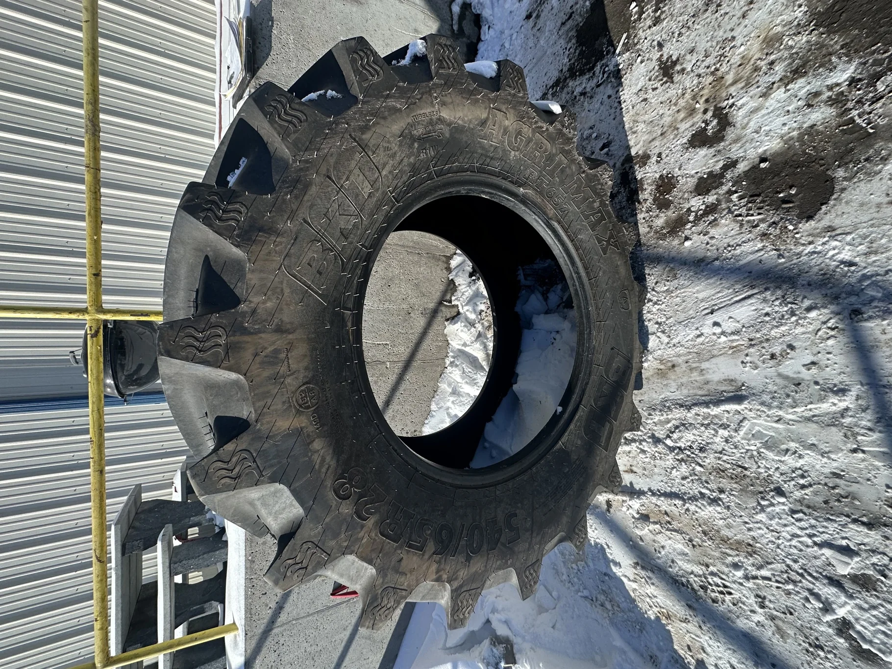 Used 540/65R28 BKT Agrimax RT 657 R-1W 149D/152A8 TL 98% - Good Condition Lug Cuts image 2