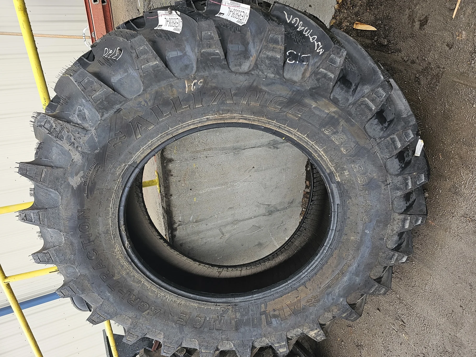 Take-Off 580/85R42 Alliance Agri-Traction R-1W 166A8 TL