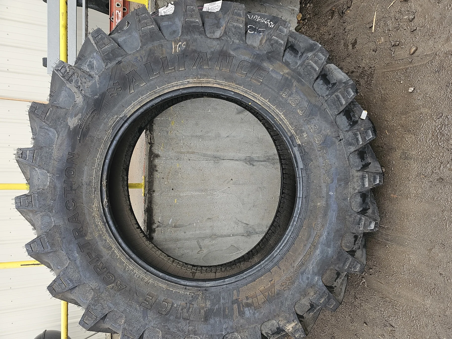 Take-Off 580/85R42 Alliance Agri-Traction R-1W 166A8 TL image 2