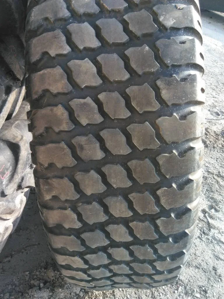 Used 16.9-30 6PLY Goodyear SFT105 TL R-3 70-75% (DOT 2315) image 2