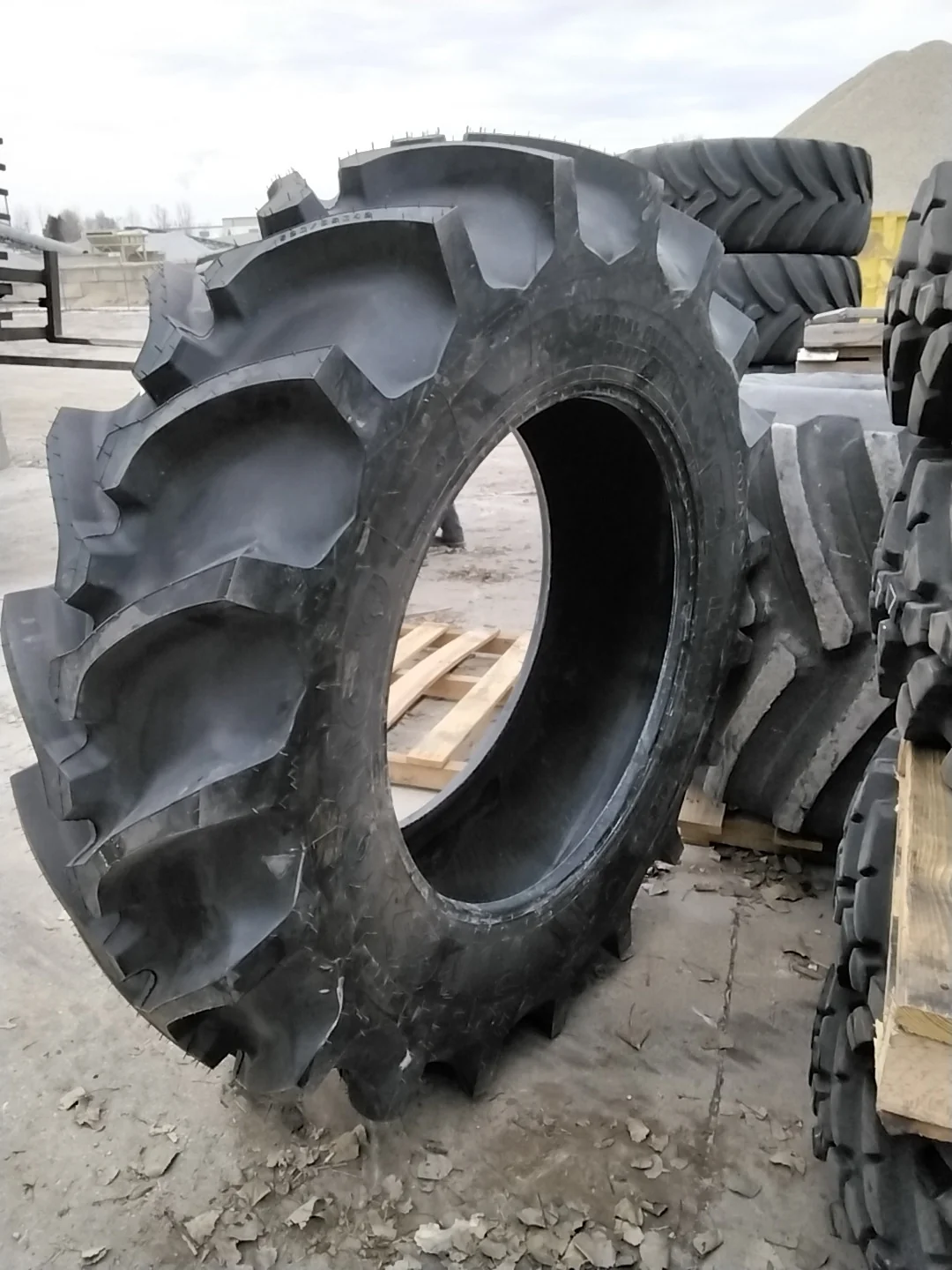 Take-off 520/85R42 169B Firestone Ad 2 TL R-2 95-100% (DOT: 2125) image 2