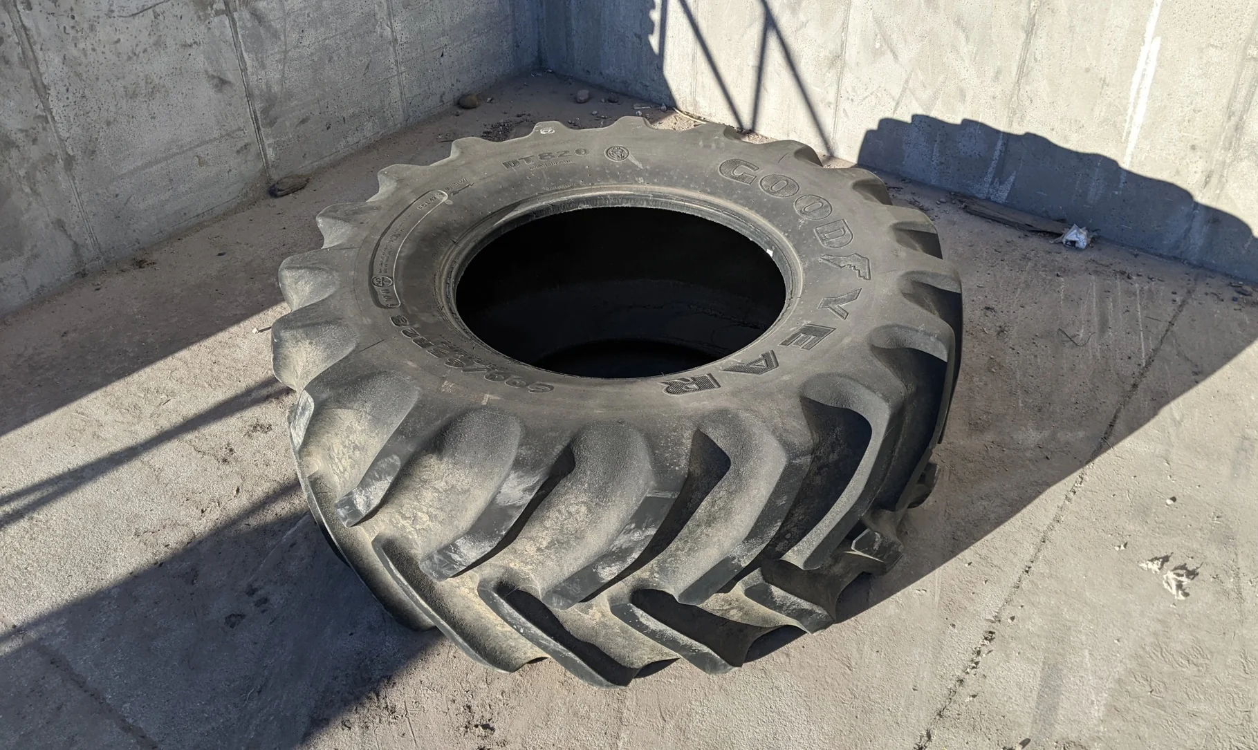 Used 600/65R28 Goodyear DT820 R-1W (160D) TL 80%  (Major stubble; sidewall cuts) - Good Condition