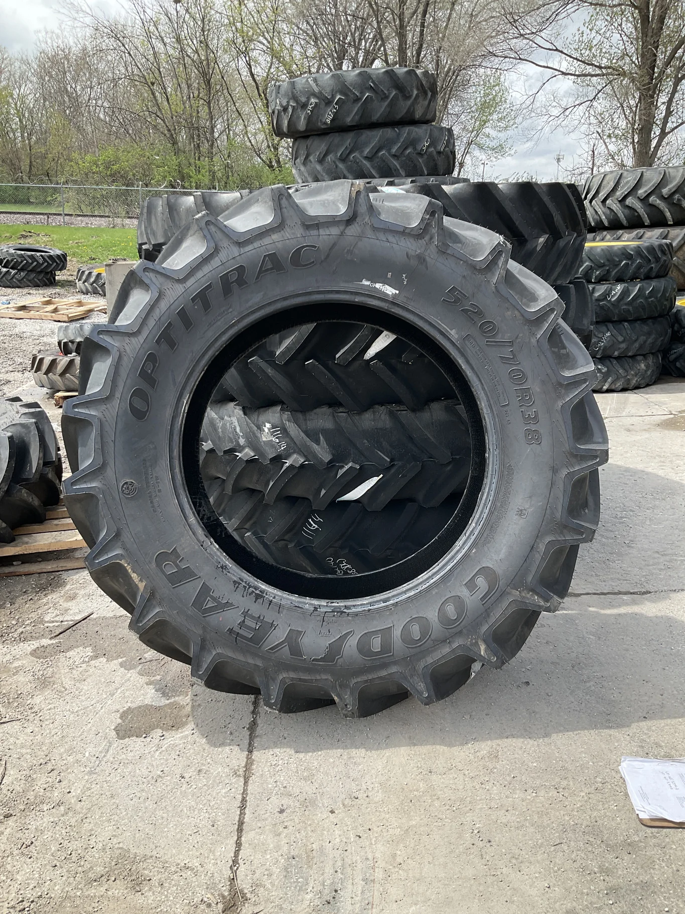 Take-Off 520/70R38 150D Goodyear Optitrac TL R-1W 95-100%