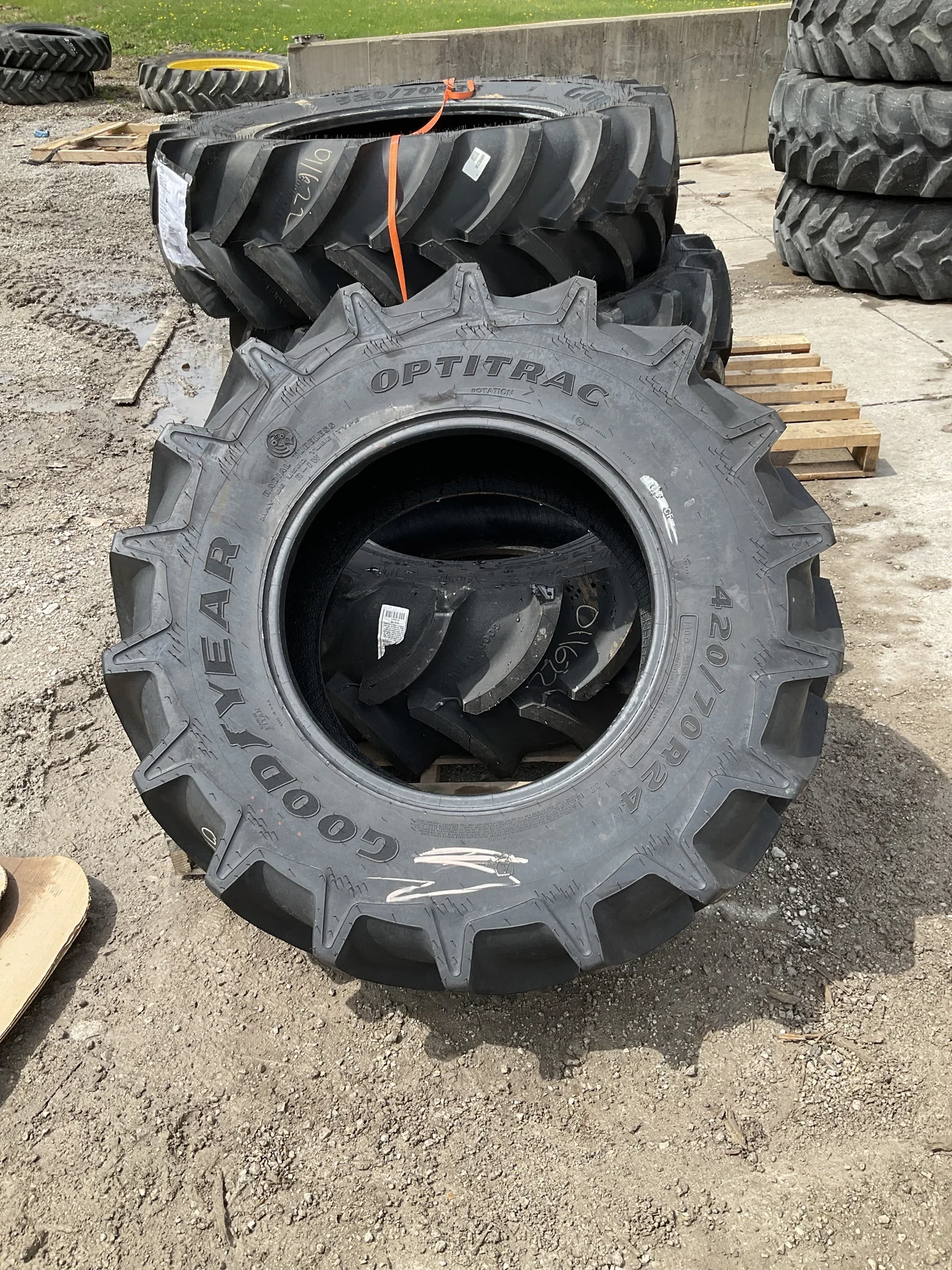 Take-Off 420/70R24 130D Goodyear Optitrac TL R-1W 95-100%
