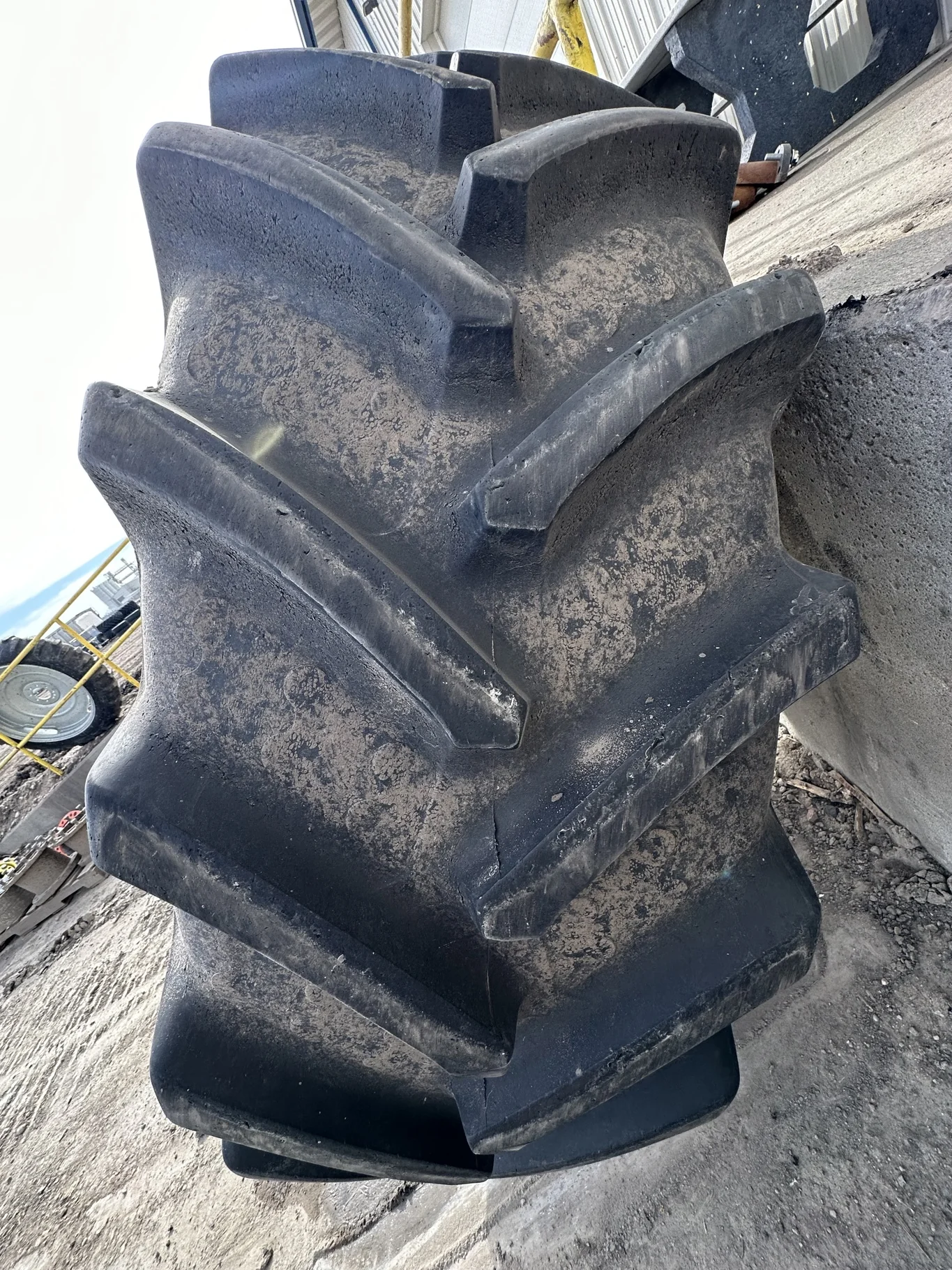 Used 620/70R42 166B BKT AGRIMAX RT765 75-80%