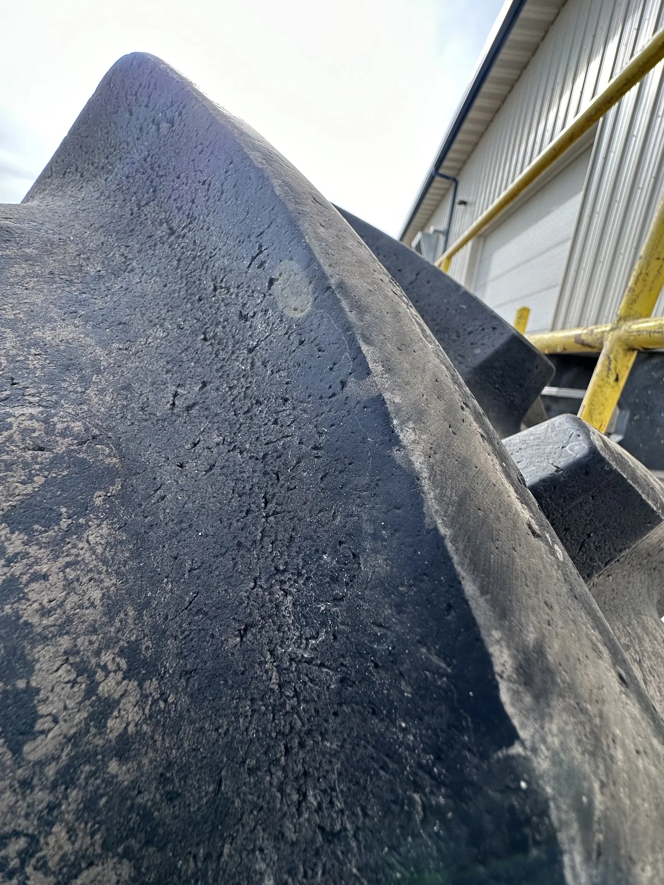 Used 620/70R42 166B BKT AGRIMAX RT765 75-80% image 9