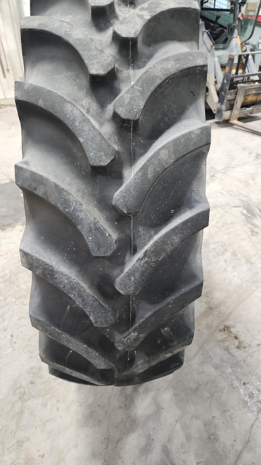 Used 420/90R30 Firestone Radial All Traction FWD R-1 142B TL 90% image 3