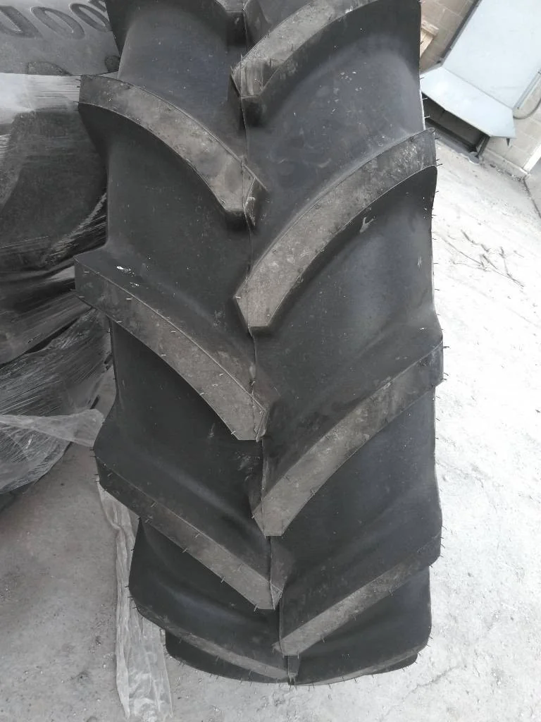 Take-Off 18.4-30 8 PLY Goodyear Optitrac TL R-1W 95-100% (DOT 2525) image 2