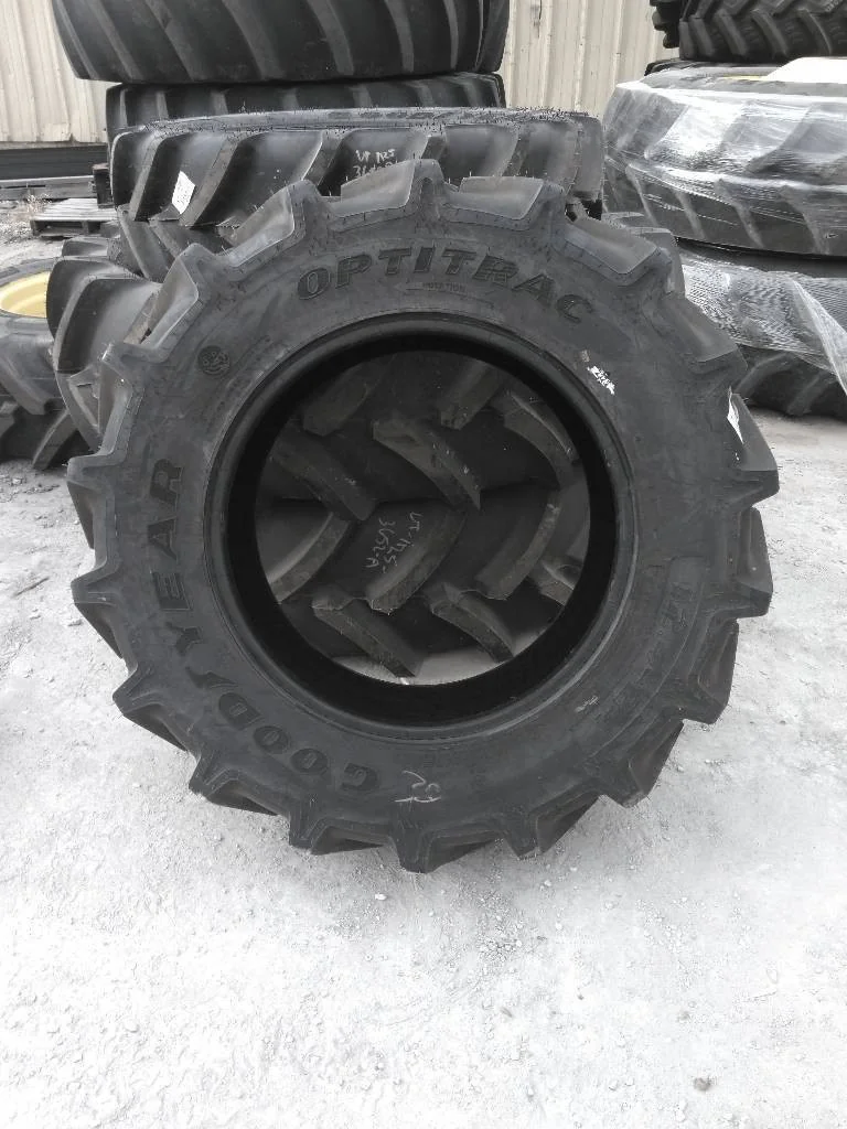 Take-Off 12.4-24 8 PLY Goodyear Optitrac TL R-1W 95-100% (DOT 2925)