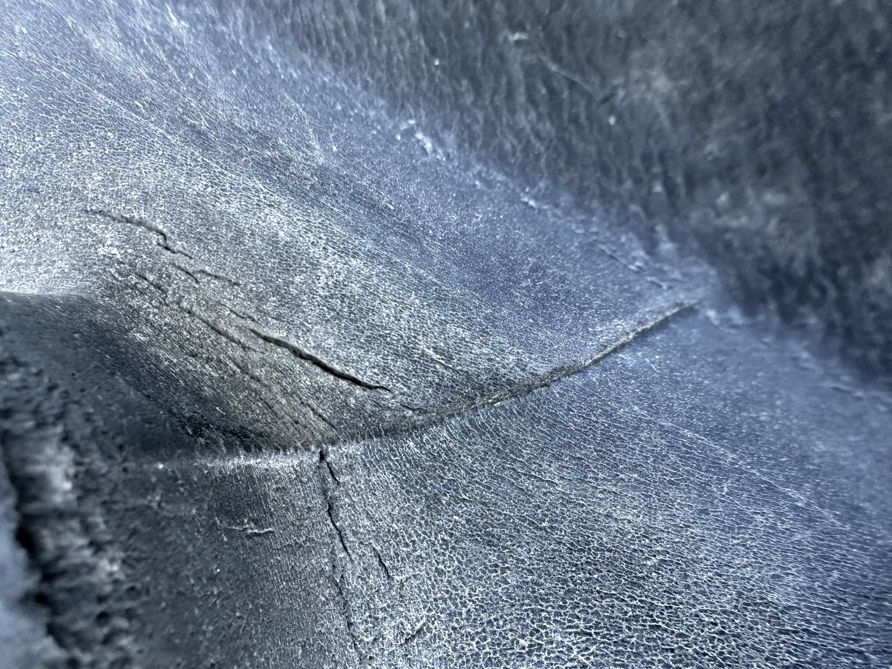 Used 380/90R50 Alliance Row Crop Radial R-1 (151D) TL 60%  - (weathering, lug cuts, uneven wear) image 4