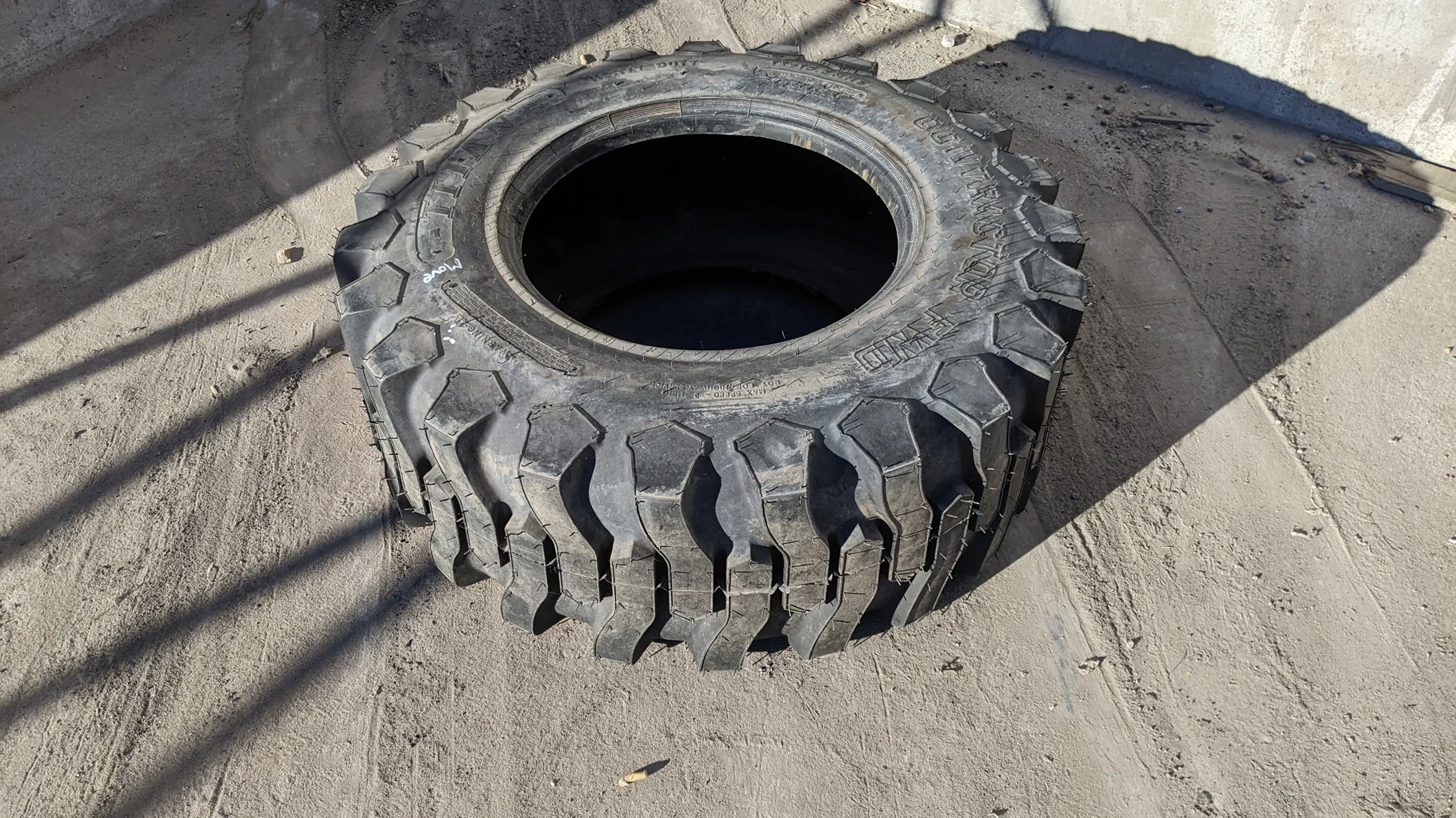 TAKE-OFF 12-16.5 Titan Contractor FWD R-4 E(6 Ply) TL - Excellent Condition