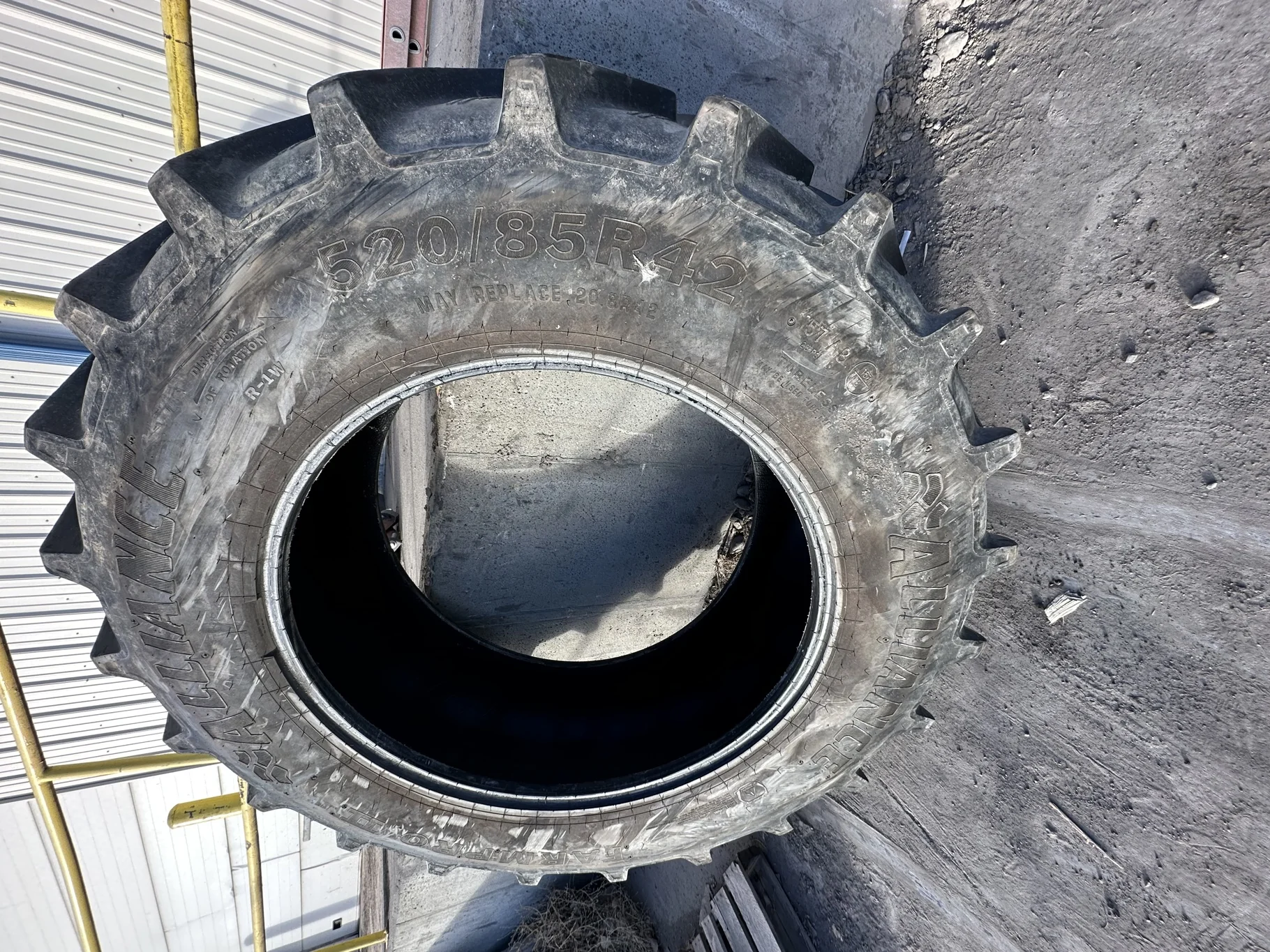 Used 520/85R42 (20.8R42) Alliance FarmPro II 846/842 Radial R-1W (157A8/B) 85% TL  _x000D_ (Lug Cuts