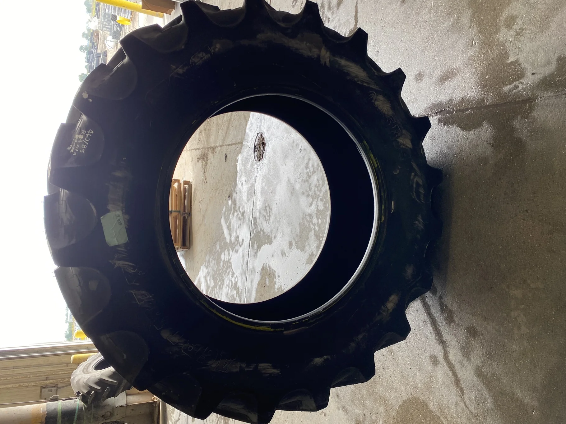Take-Off 460/85R34 (18.4R34) BKT Agrimax RT 855 R-1W 147A8/B TL - Excellent Condition