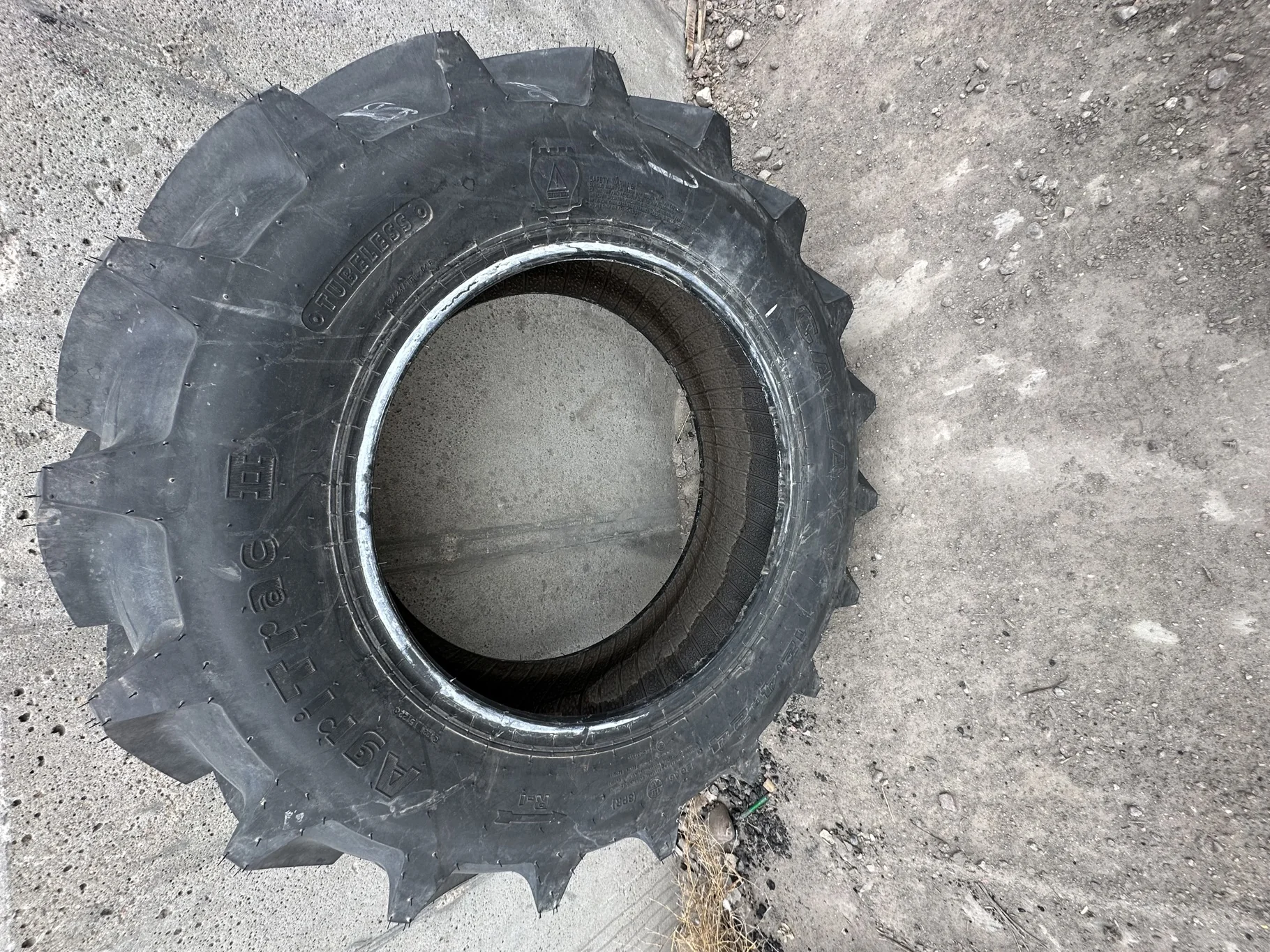 Used 12.4-24 Galaxy AgriTrac 2 R-1 D(117A8)(8Ply) TL - Excellent Condition image 5