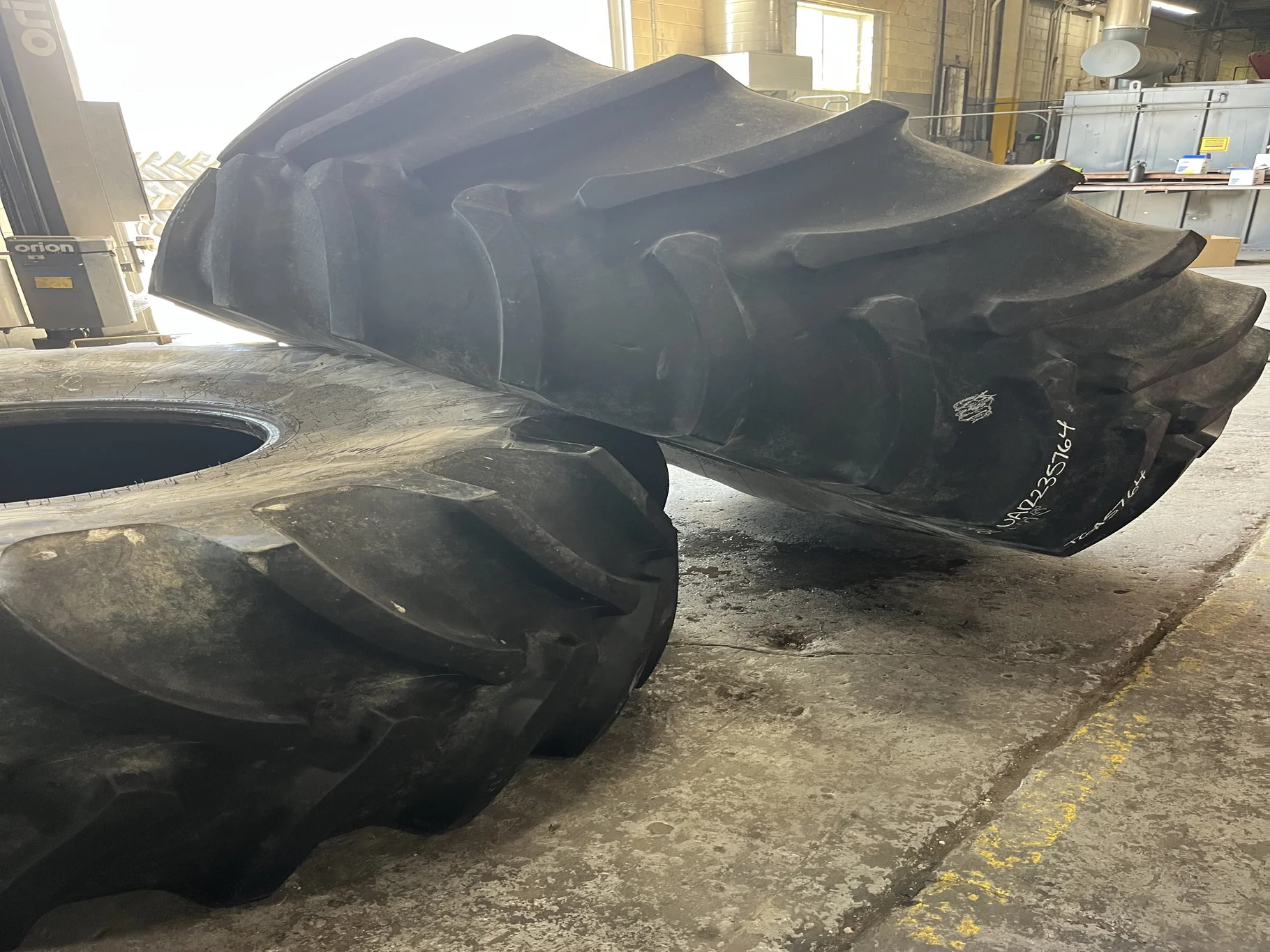 Used 900/75R32 184B Firestone RAD DT R1W TL 80% image 2