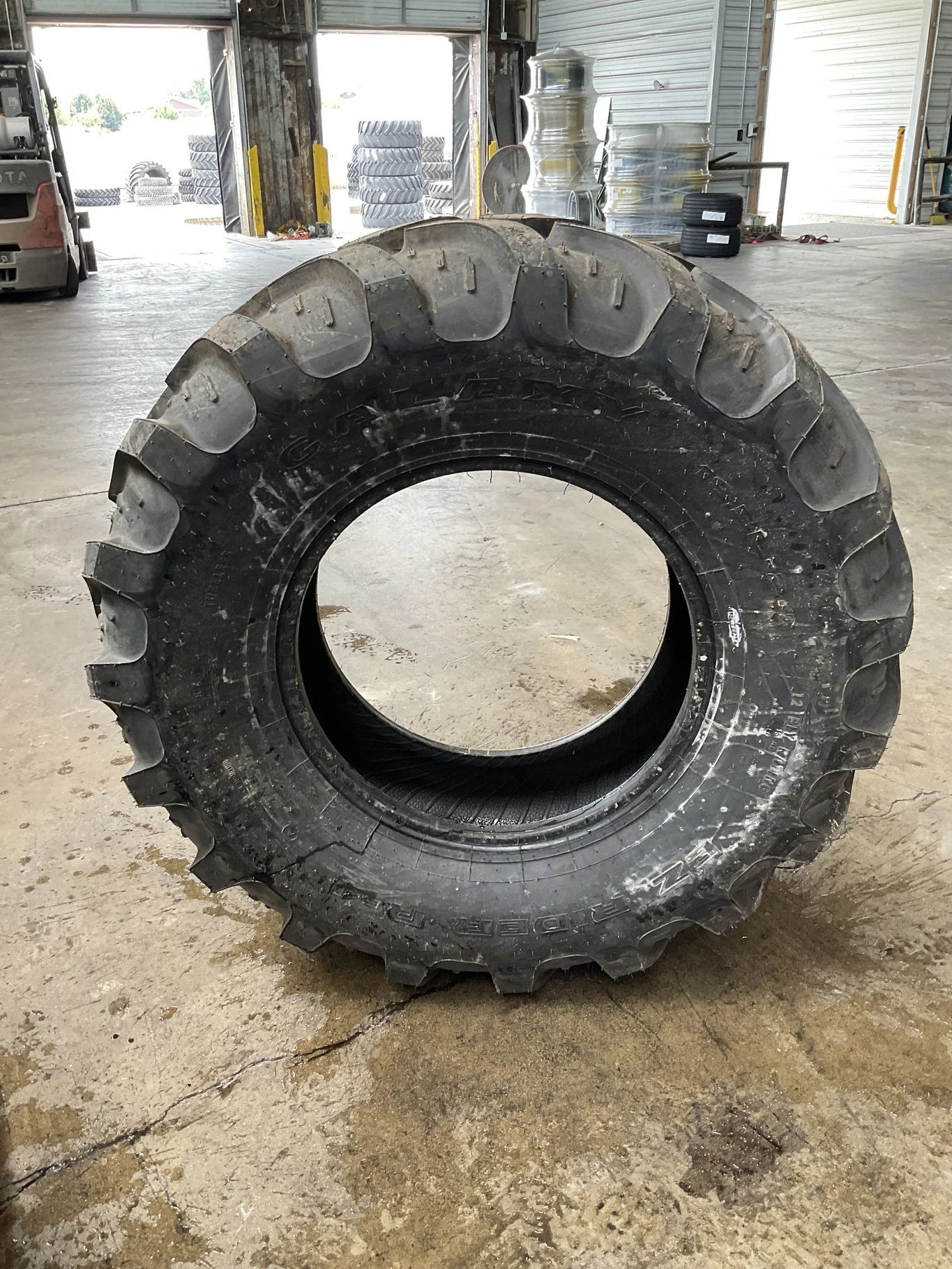 Take-Off 19.5L-24 151A8 Galaxy EZ Rider TL R-4 95-100%