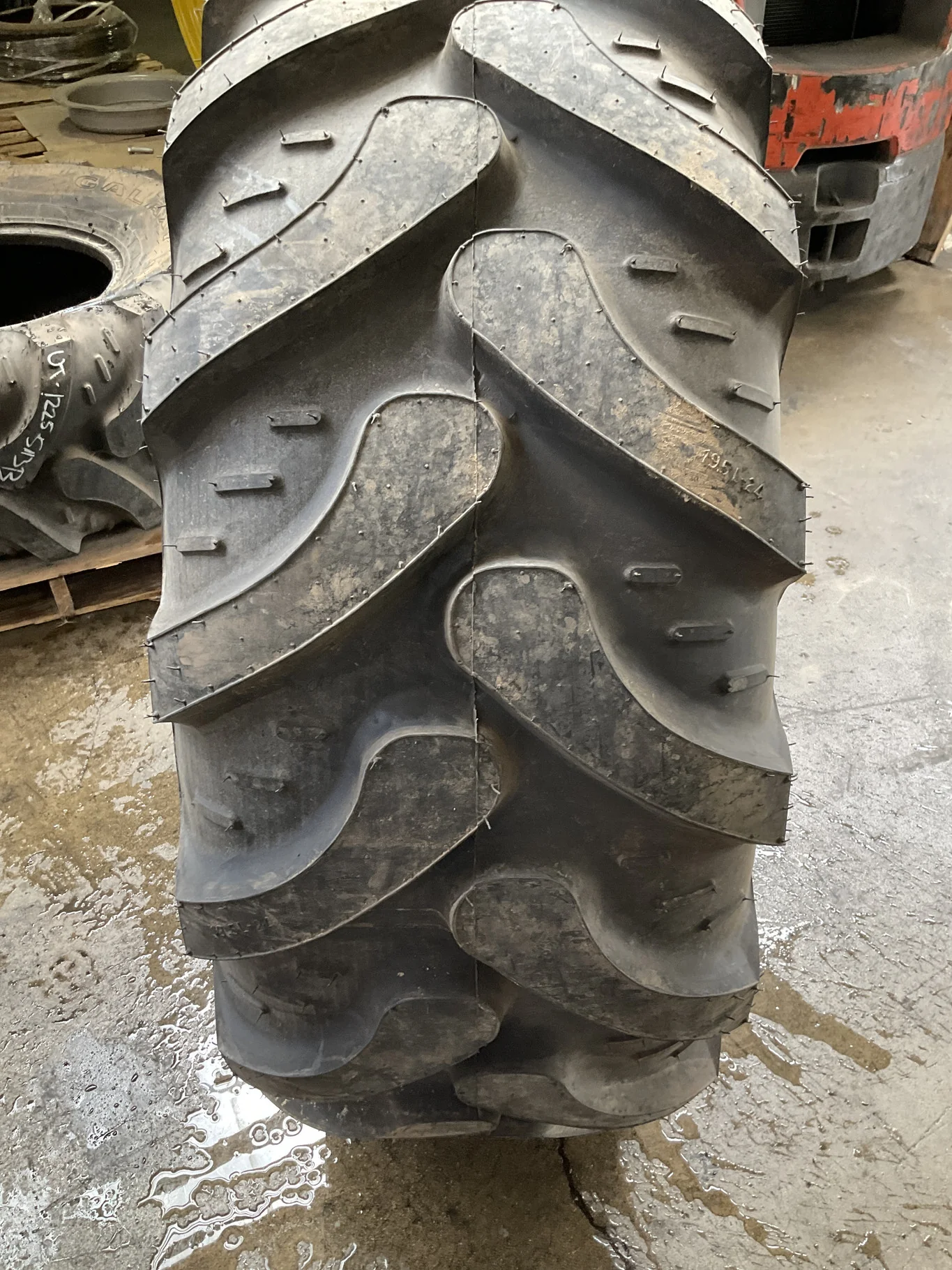 Take-Off 19.5L-24 151A8 Galaxy EZ Rider TL R-4 95-100% image 2