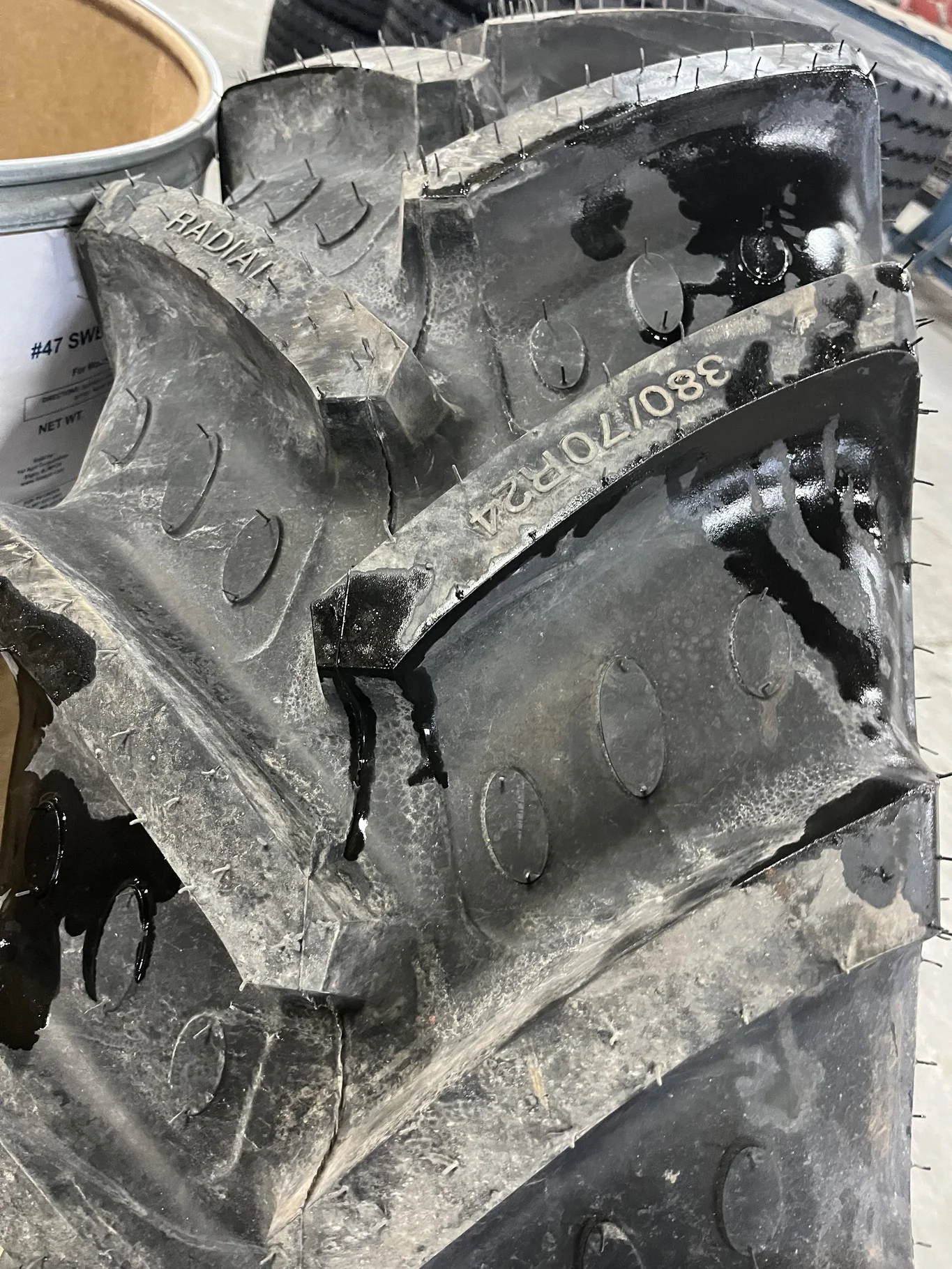 Take-Off 380/70R24 125D BKT Agrimax RT765 TL R-1W 95-100% image 2