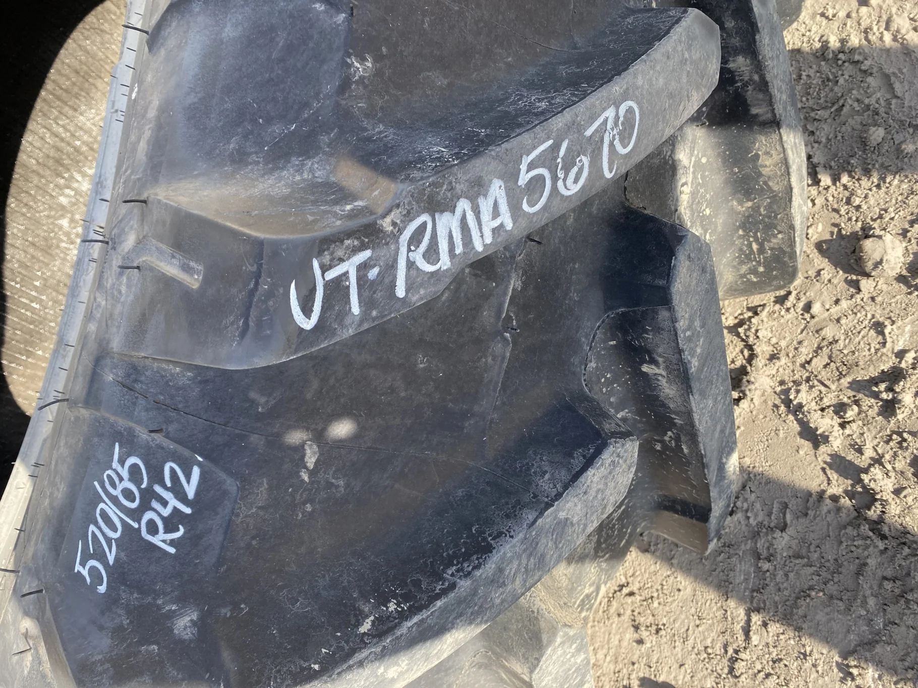 USED 520/85R42 162B MICHELIN AGRIBIB 2 95% LUG CUTS STUBBLE image 9