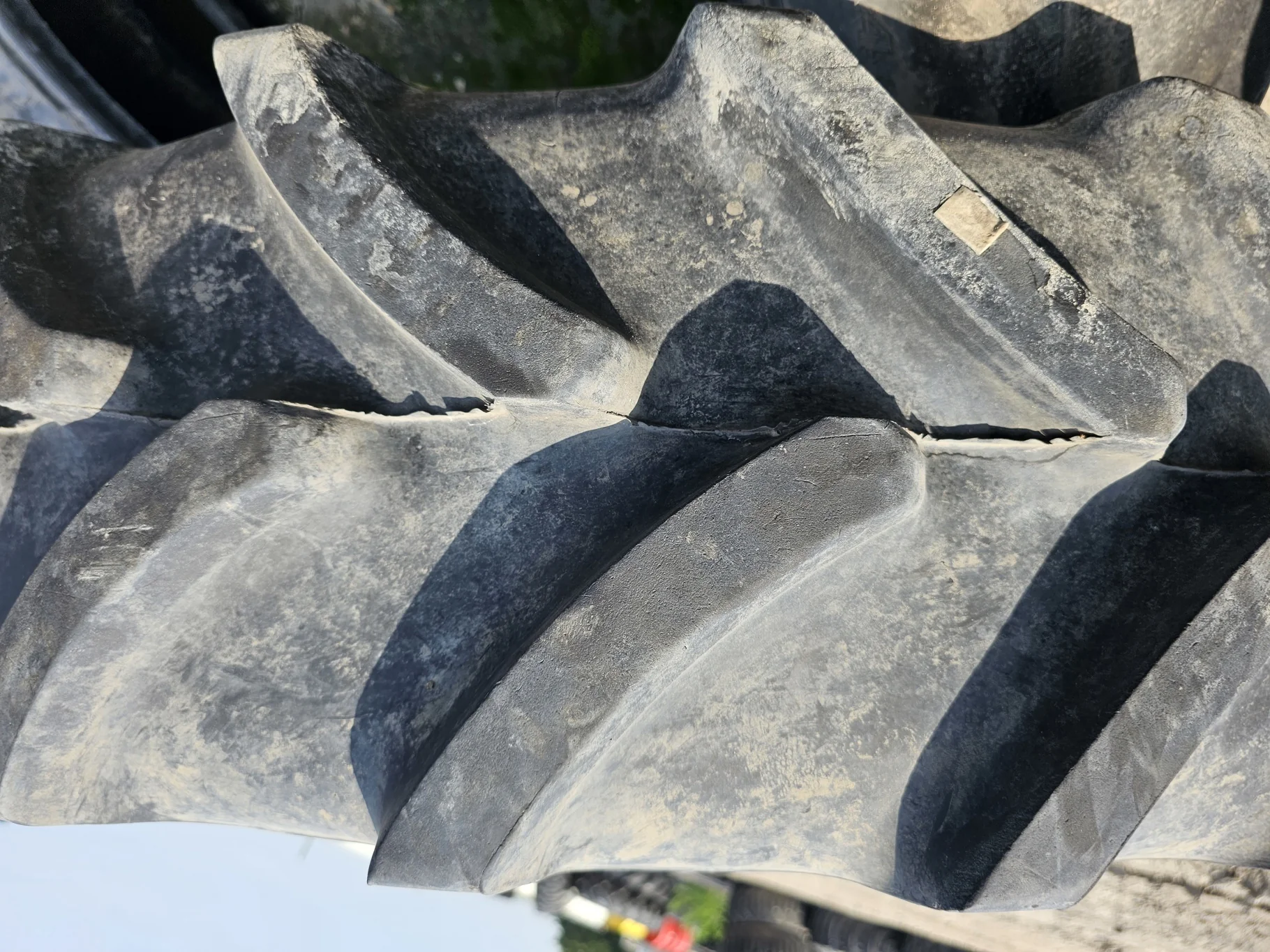 Used 320/85R24 Firestone Performer 85 R-1W 122D 95%  _x000D_ (Lug Stubble) image 3