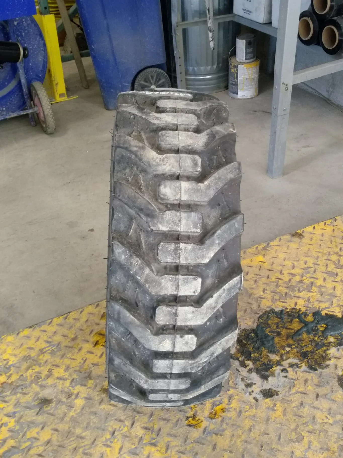 Used Galaxy 25x8.50-14 NHS Industrial Lug 6Ply R-4 TL 98% image 2