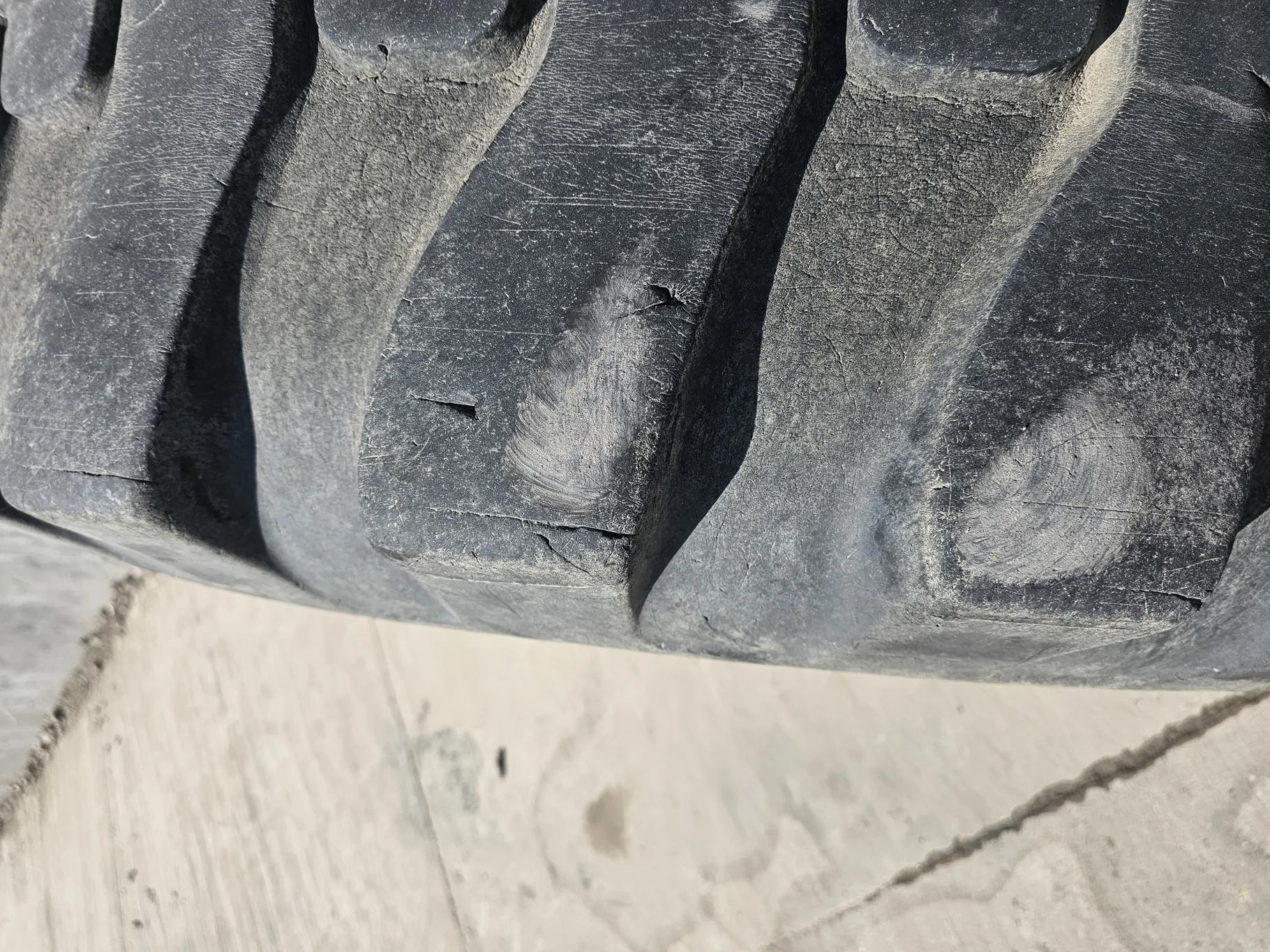Used 23.5-25 Akuret E-2/L-2 16 ply 50% weathering, Stubble, Sidewall cuts, Lug Chunks missing, Lug c image 2
