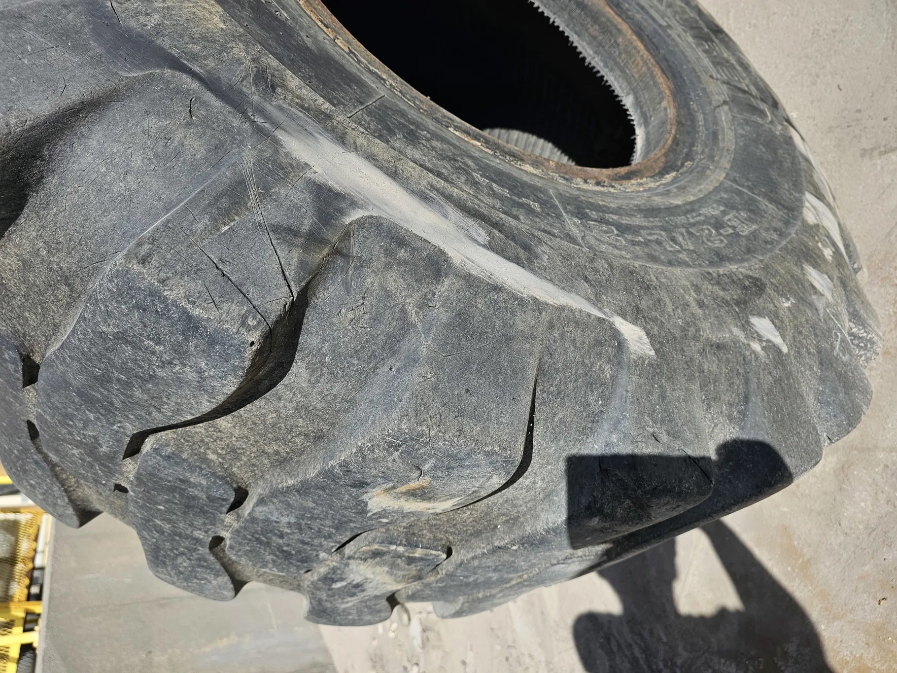Used 23.5-25 Akuret E-2/L-2 16 ply 50% weathering, Stubble, Sidewall cuts, Lug Chunks missing, Lug c image 4