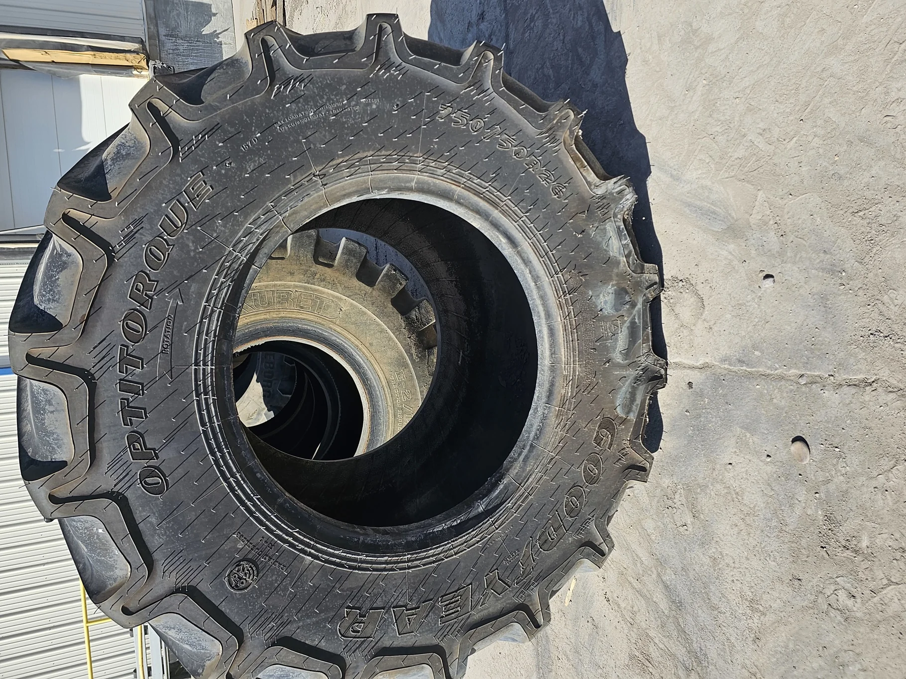 Used 750/50R26 Goodyear Optitorque 157D, 85% Stubble, Road Wear, image 4