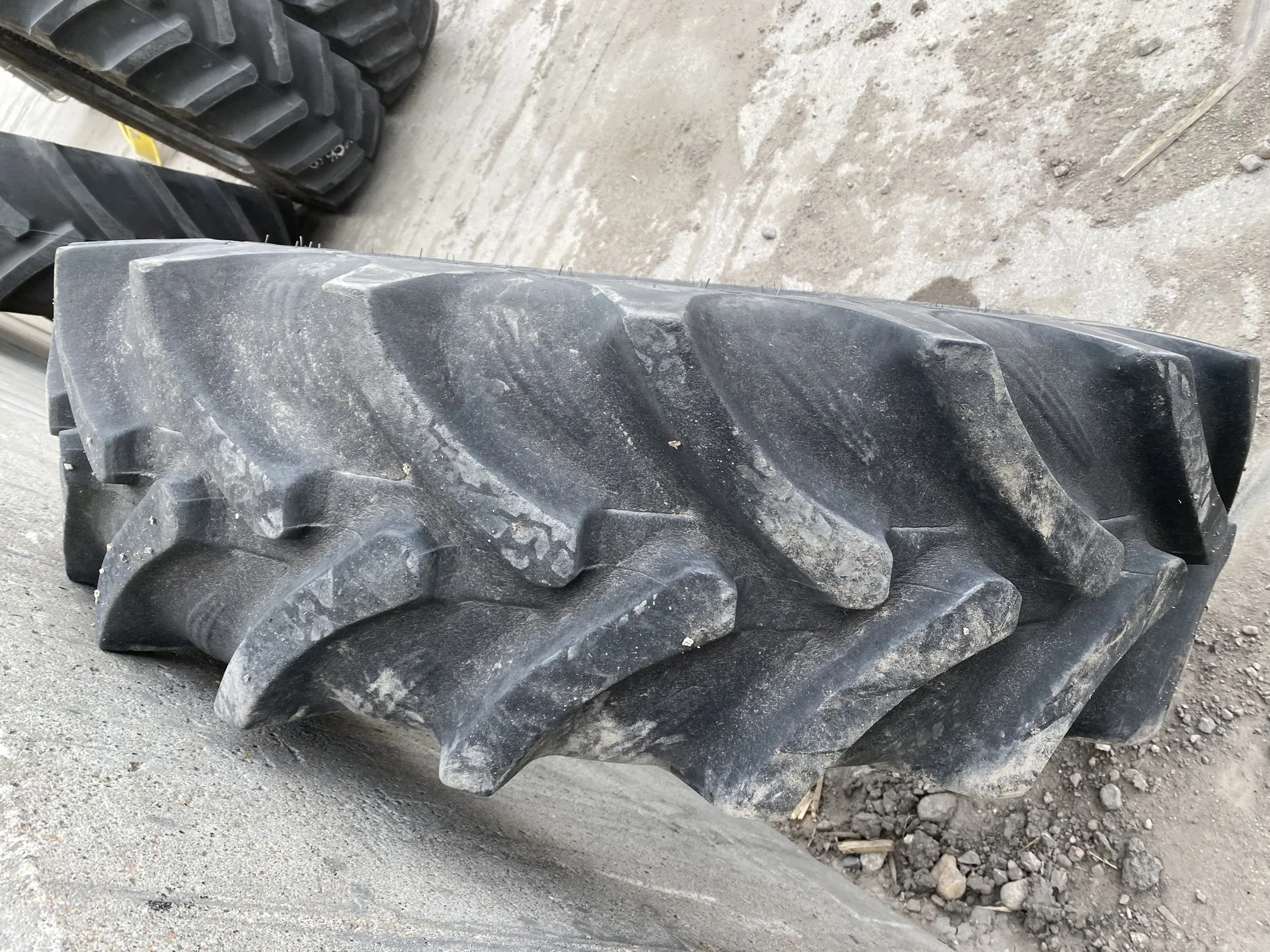 Used 340/85R28 Carlise FSTR 127A8 TL 70% (sidewall cuts, wreathing, road wear, lug cuts) image 3