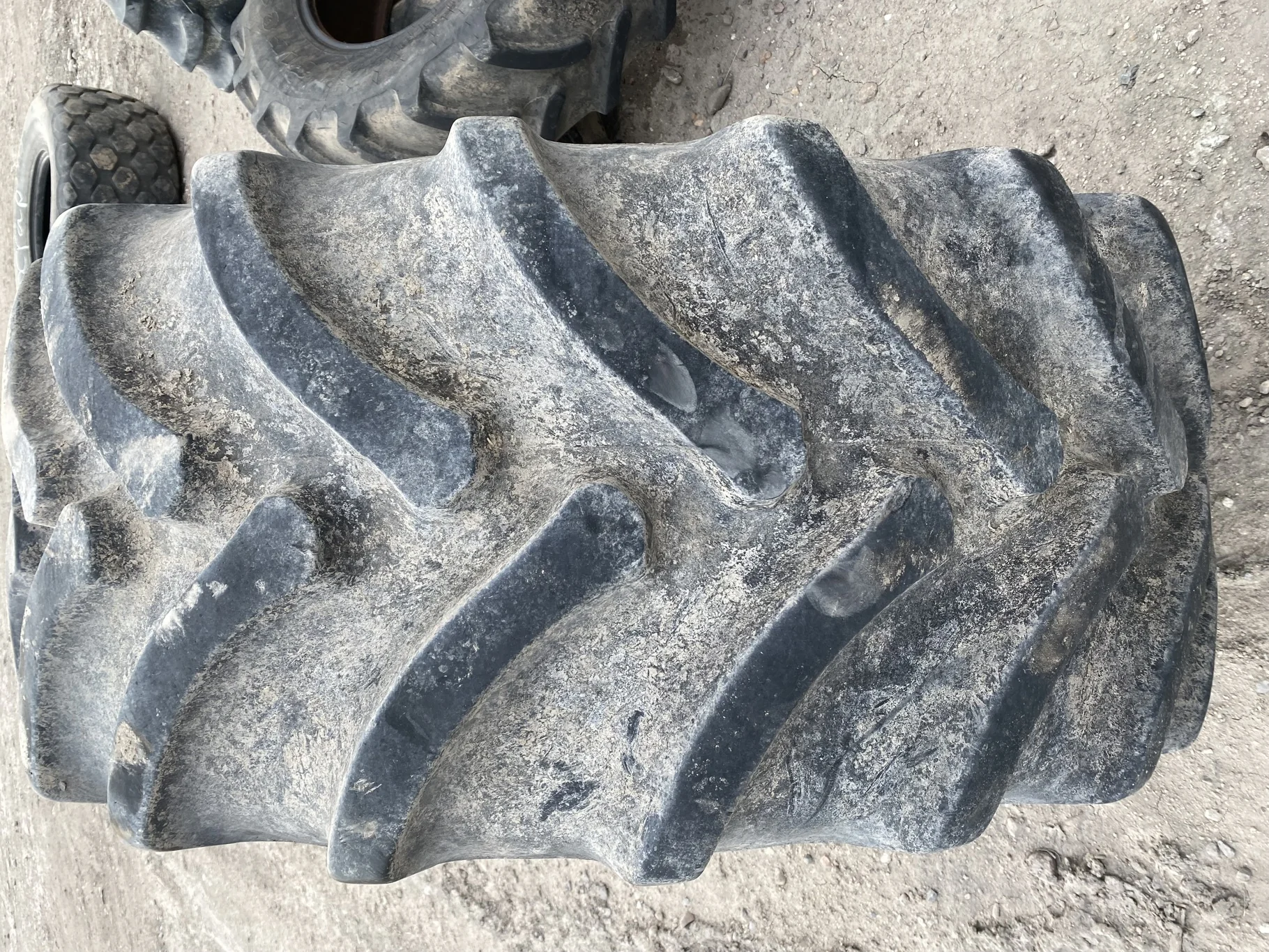 Used 600/65R28 154B Firestone Radial All Traction DT TL R-1W 66% image 3