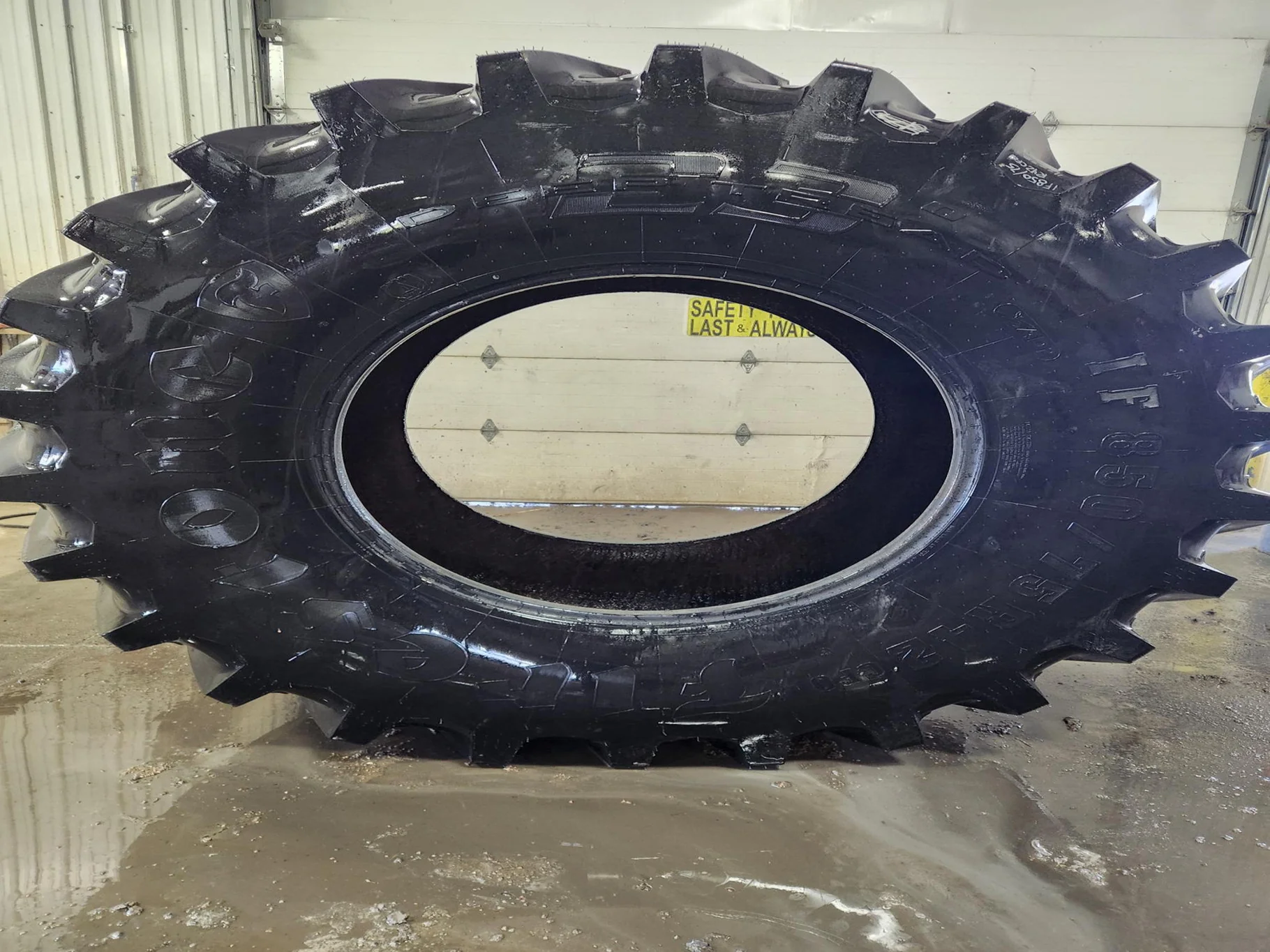 Take-Off IF850/75R42 186B Firestone CFO Deep Tread 23 R-1W TL 95-100%