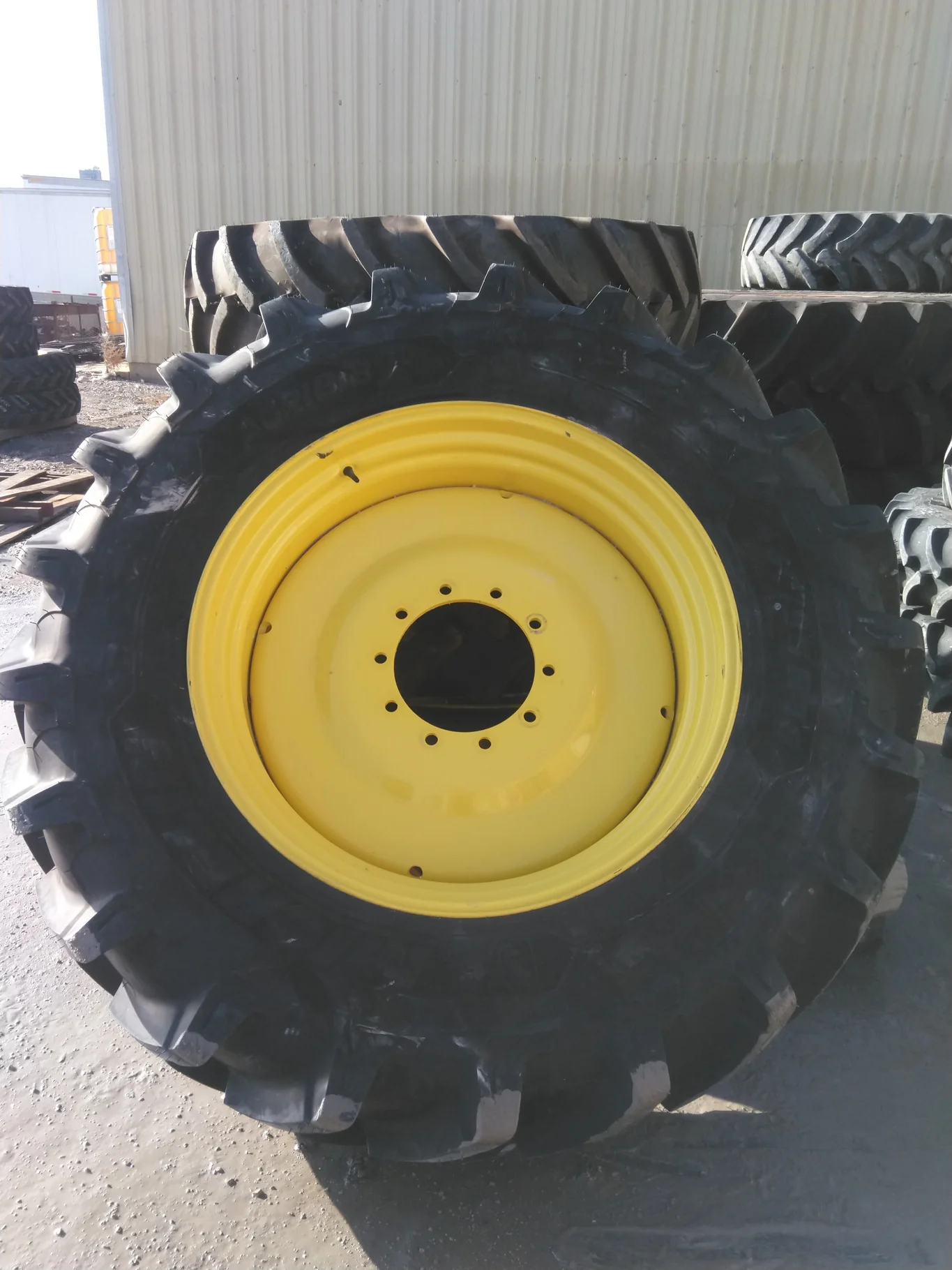 Take-Off 460/85R38 154B Michelin Agribib 2 TL R-1W 95-100% On 10 x 38 10-13.18-11.09-2 Dual Wheel