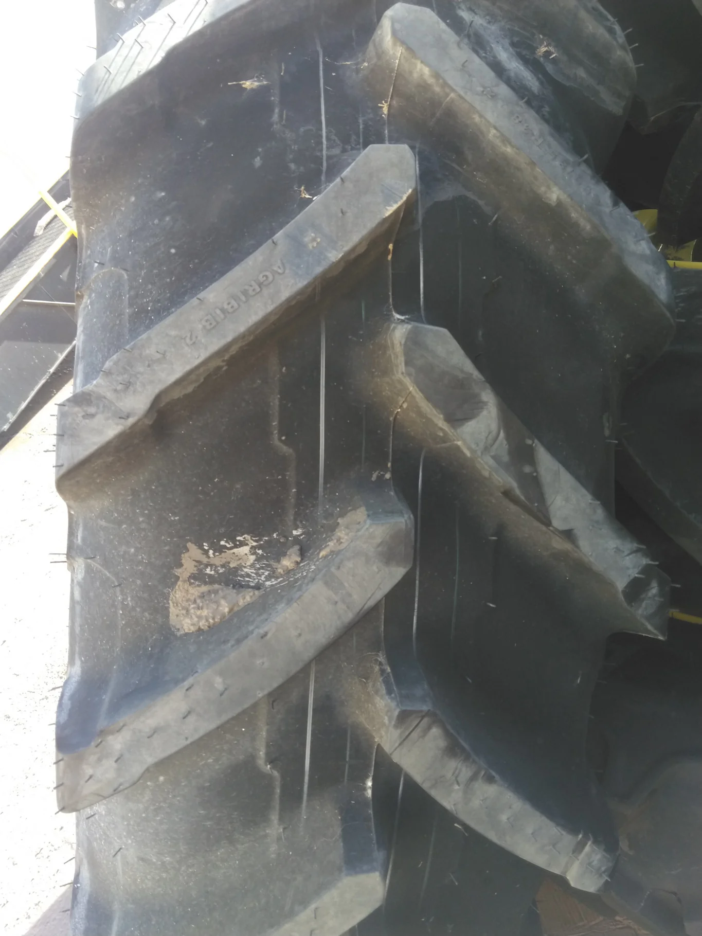 Take-Off 460/85R38 154B Michelin Agribib 2 TL R-1W 95-100% On 10 x 38 10-13.18-11.09-2 Dual Wheel image 3