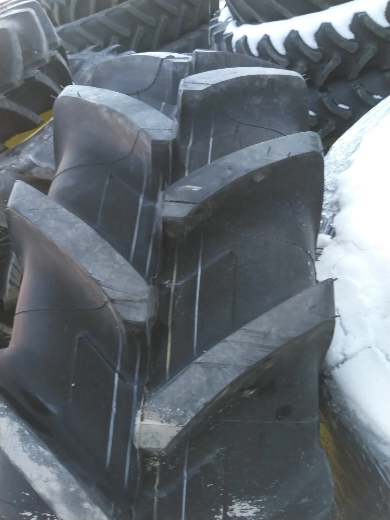 Take-Off 14.9R28 131 Michelin Agribib TL R-1 95-100% On 12 x 28 10-13.19-11.07 4/2 Rail With Disc image 3