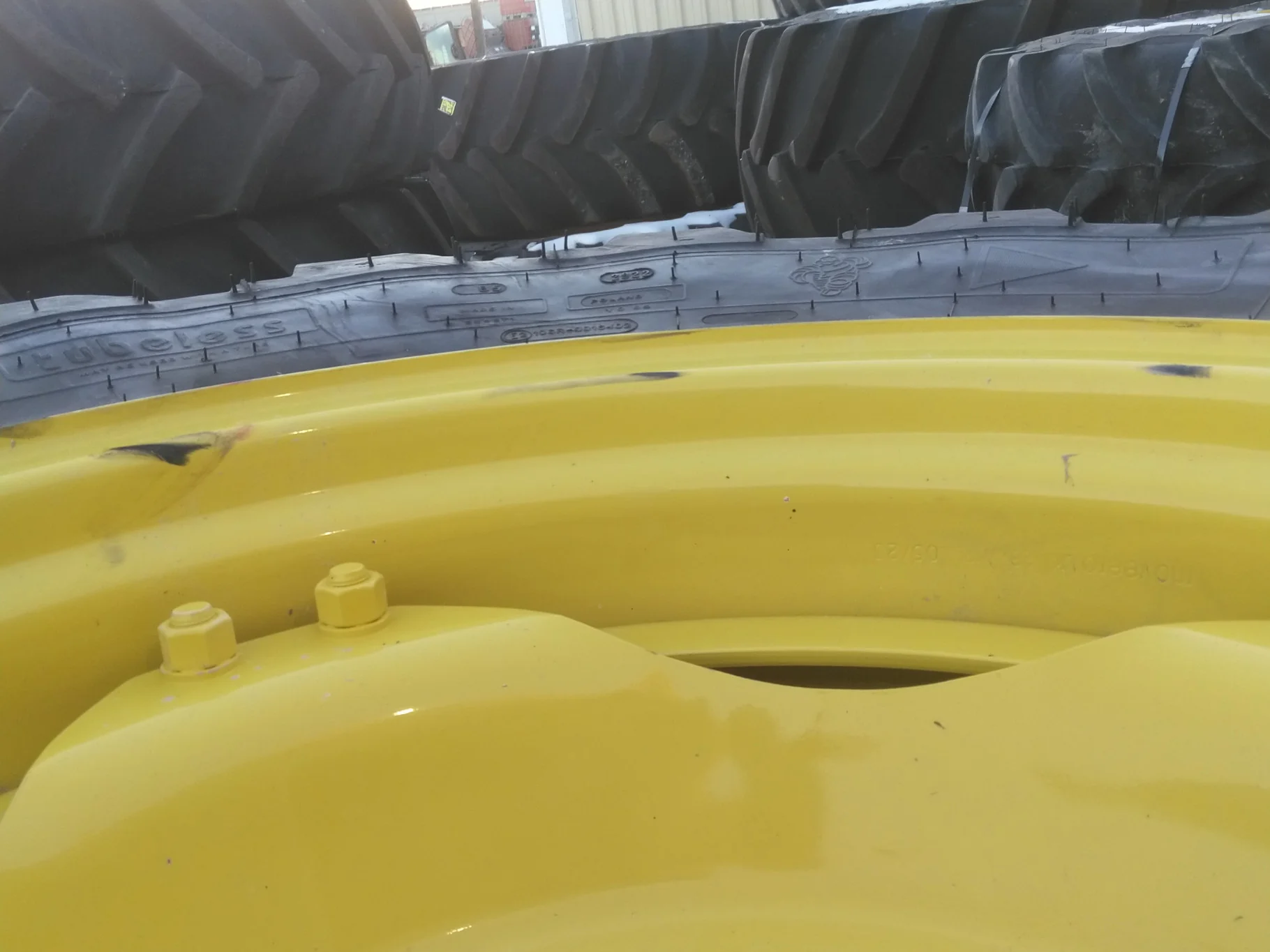 Take-Off 14.9R28 131 Michelin Agribib TL R-1 95-100% On 12 x 28 10-13.19-11.07 4/2 Rail With Disc image 7