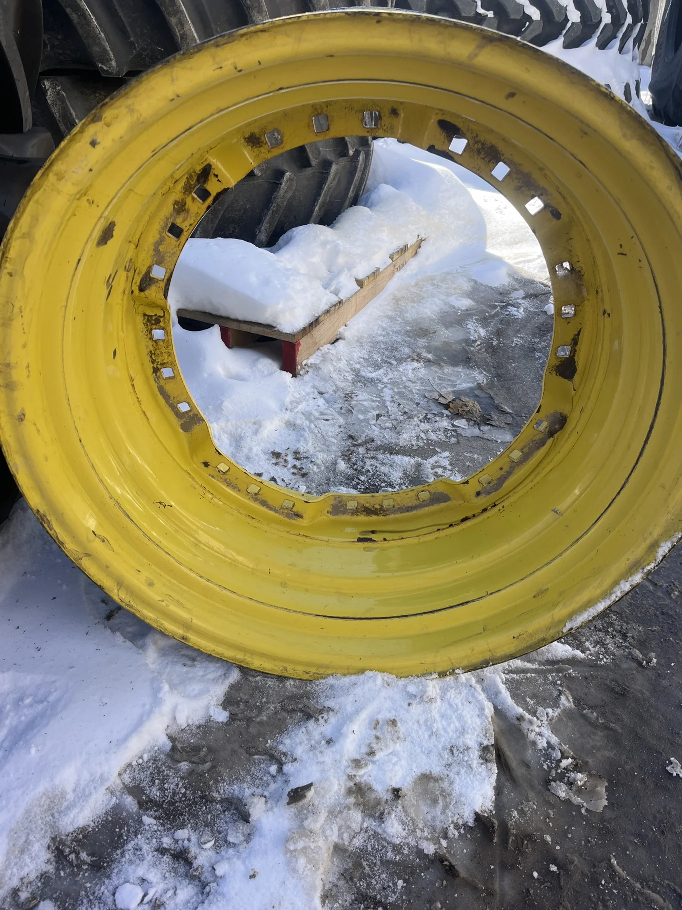 Used 15 x 30 24-23.25 Titan Yellow Waffle 3 Bolt Wheel image 2