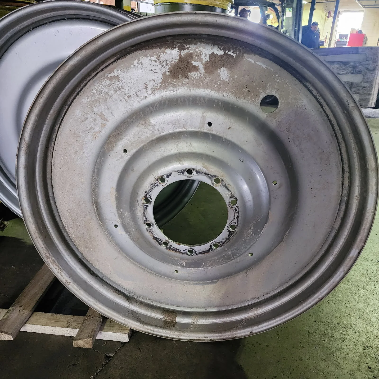 Used 15 X 50 10-13.19-11.07 1"BS Dual Silver Wheel image 2