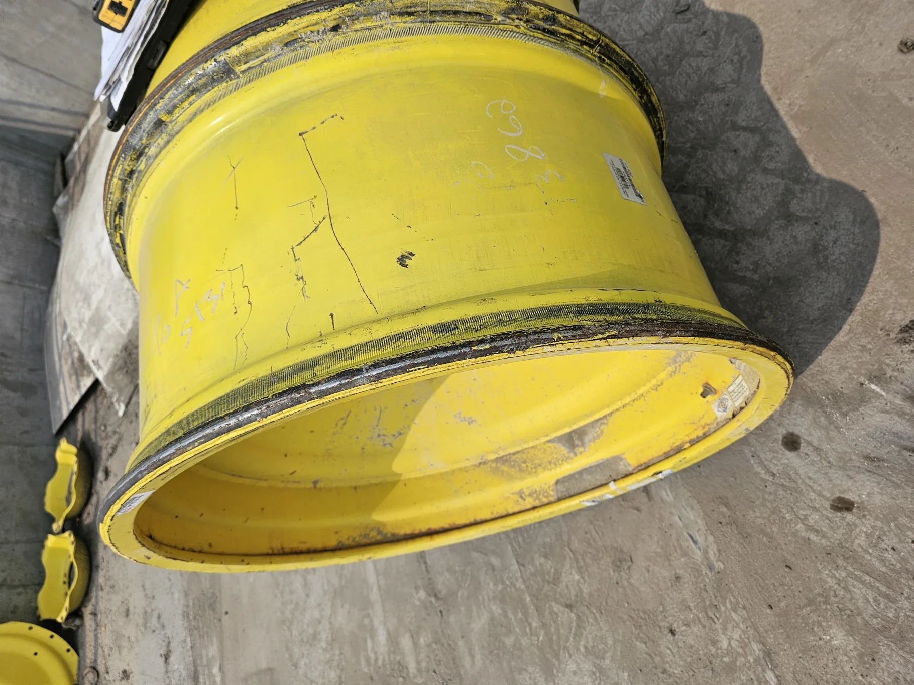 Used 18 X 38 12-13.976-11.857 -2.00OUT JD Yellow Reinforced Bead (Scratches; Rust Spots) image 2