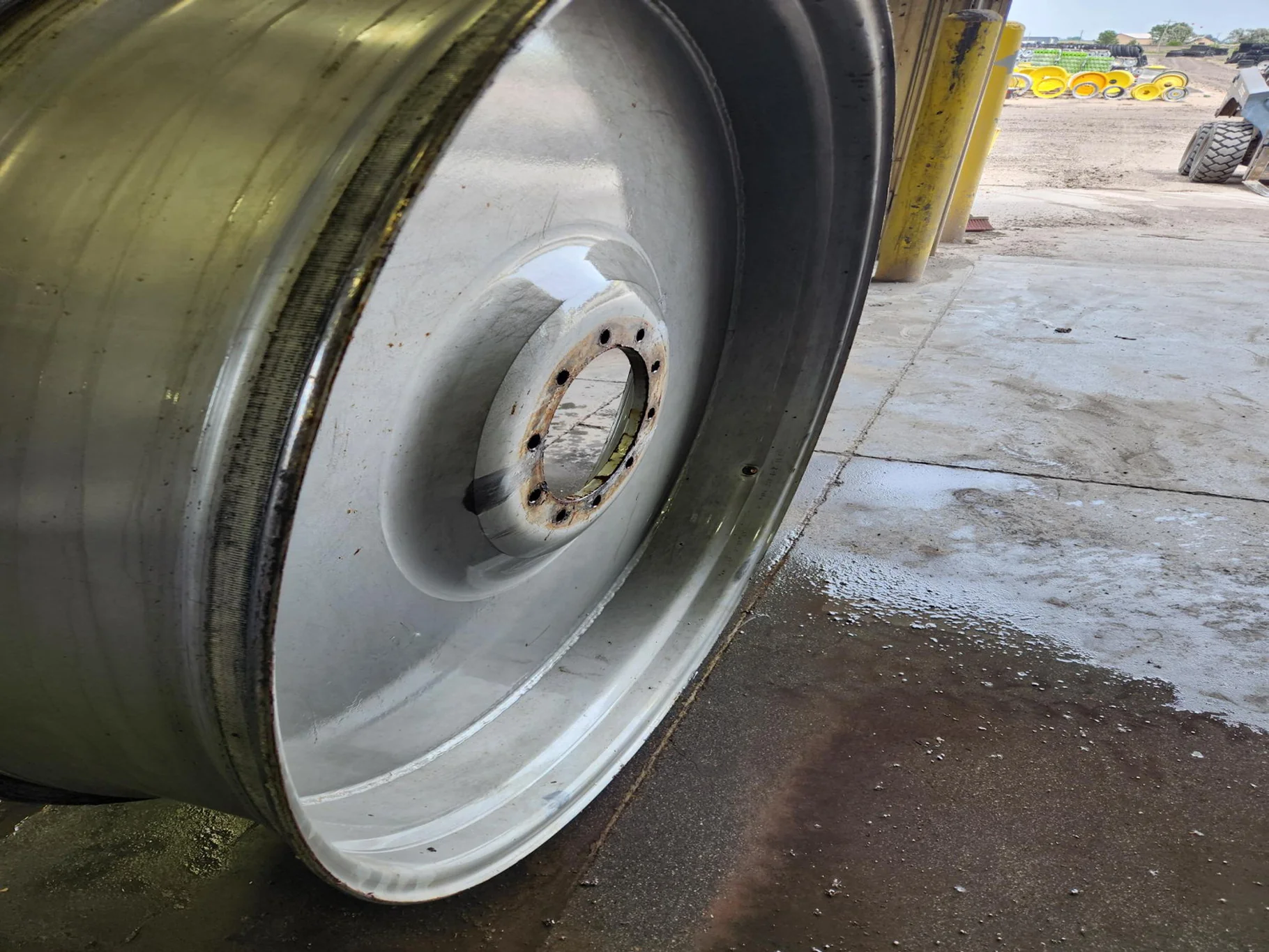 Used 12 x 54 10 Bolt Dual Case Silver Wheel image 2