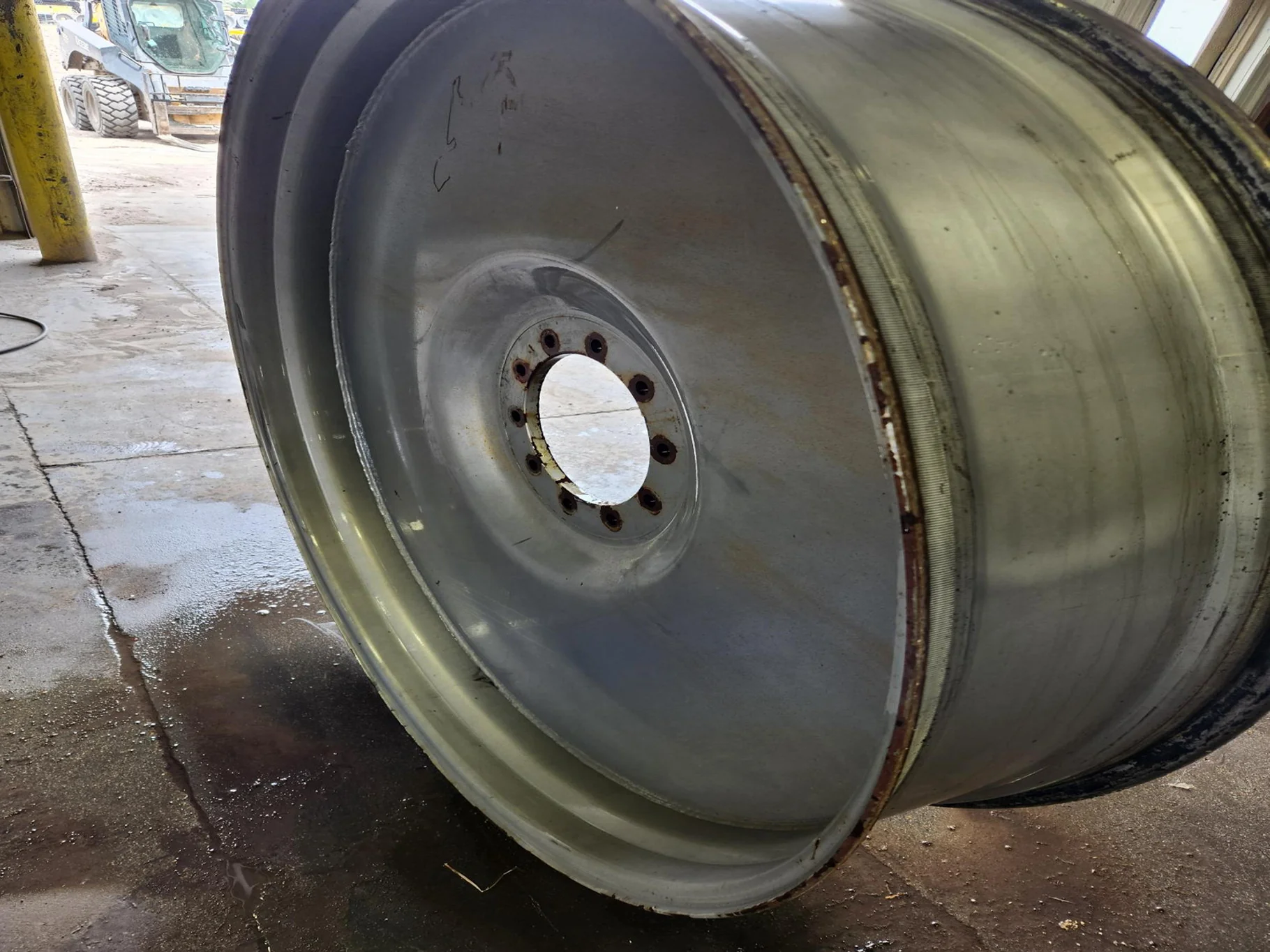 Used 12 x 54 10 Bolt Dual Case Silver Wheel image 3