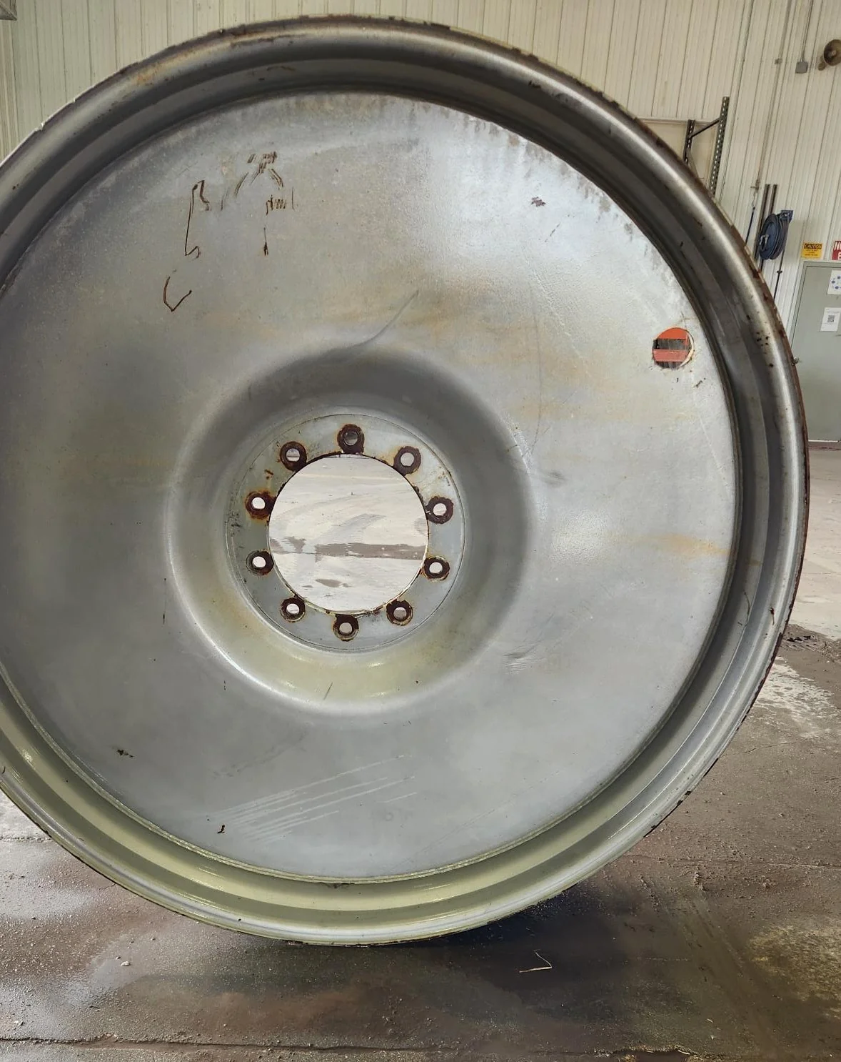 Used 12 x 54 10 Bolt Dual Case Silver Wheel image 4
