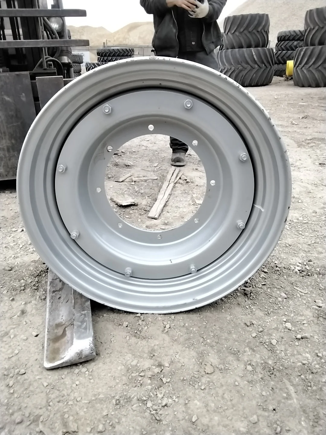 Used 12 x 30 8-15.995-14.281 7.50"BS Moveero Silver Rim & Rail Wheel & Disc