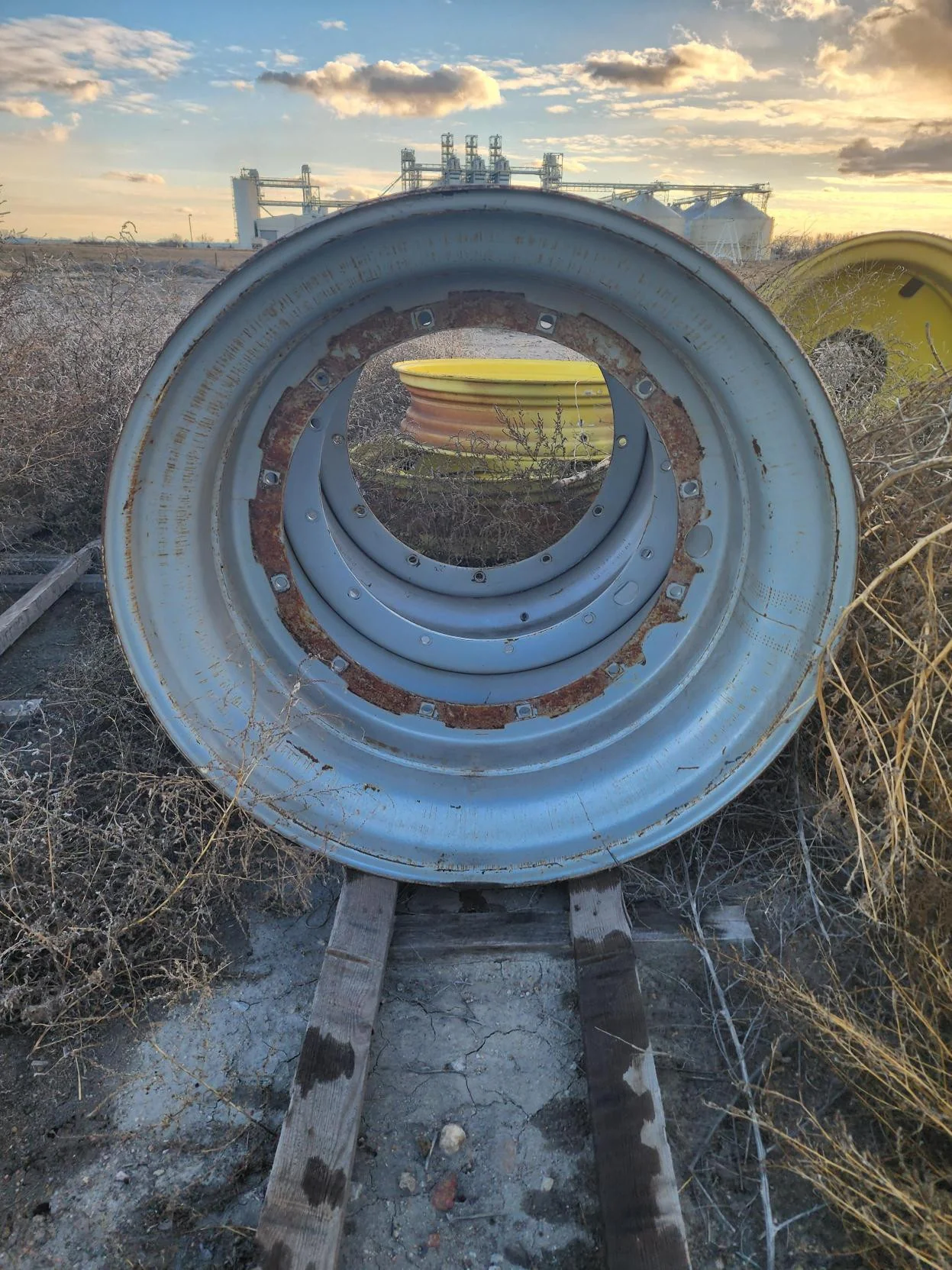 Used 16 X 42 Agco Gray 12 Bolt (.826) Stub Disc Wheel (12-30.375-28.4 Rust, Scratches image 12