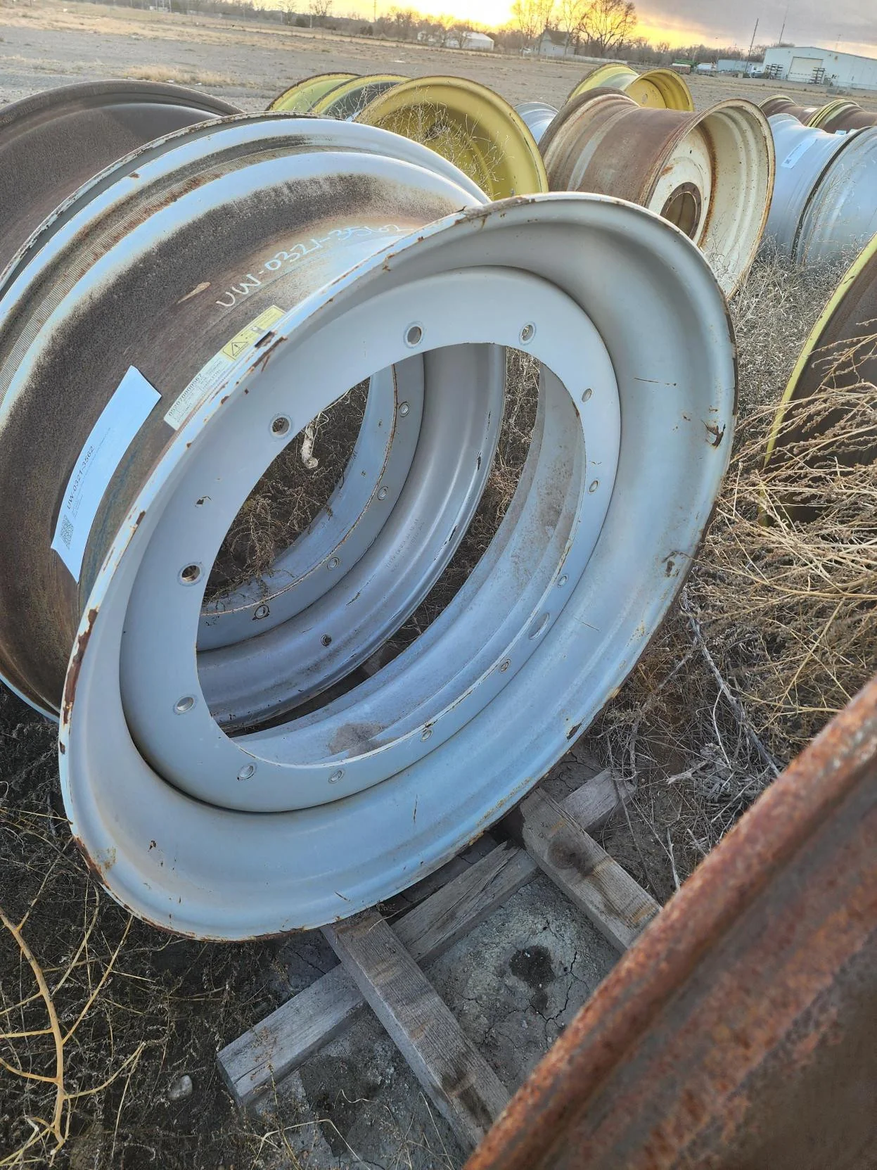 Used 16 X 42 Agco Gray 12 Bolt (.826) Stub Disc Wheel (12-30.375-28.4 Rust, Scratches image 17